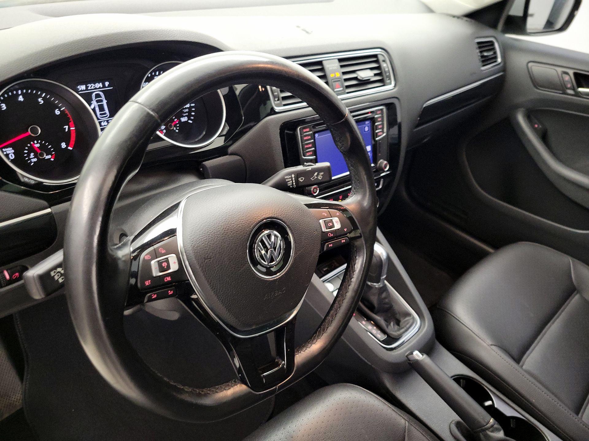 Thumbnail: 2017 Volkswagen Jetta - 9