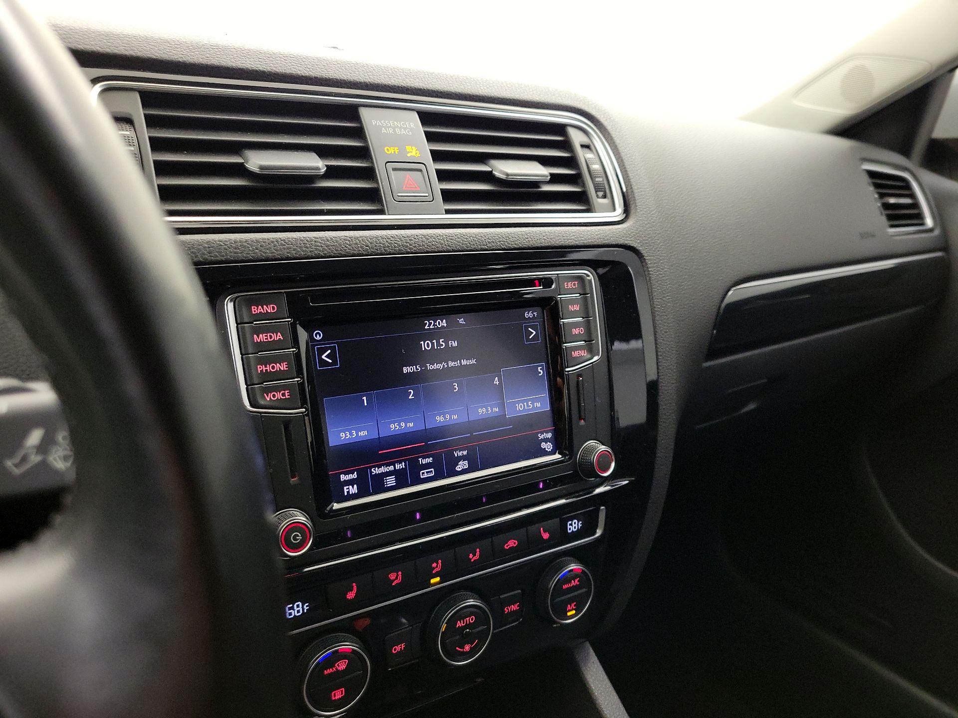Thumbnail: 2017 Volkswagen Jetta - 16