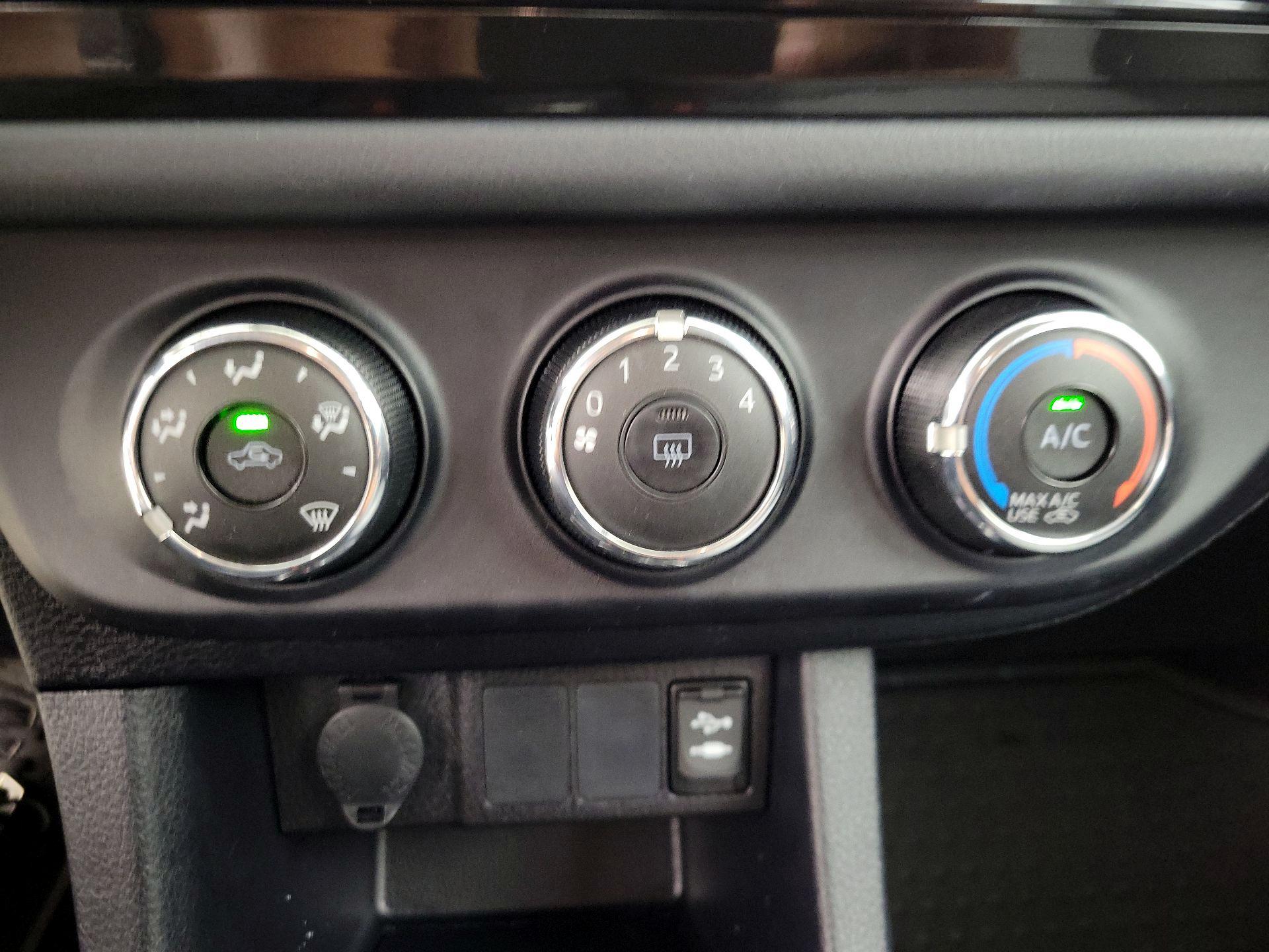 Thumbnail: 2016 Toyota Corolla - 15