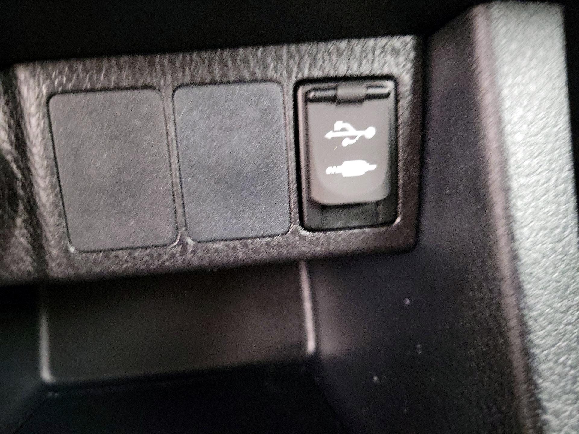 Thumbnail: 2016 Toyota Corolla - 17
