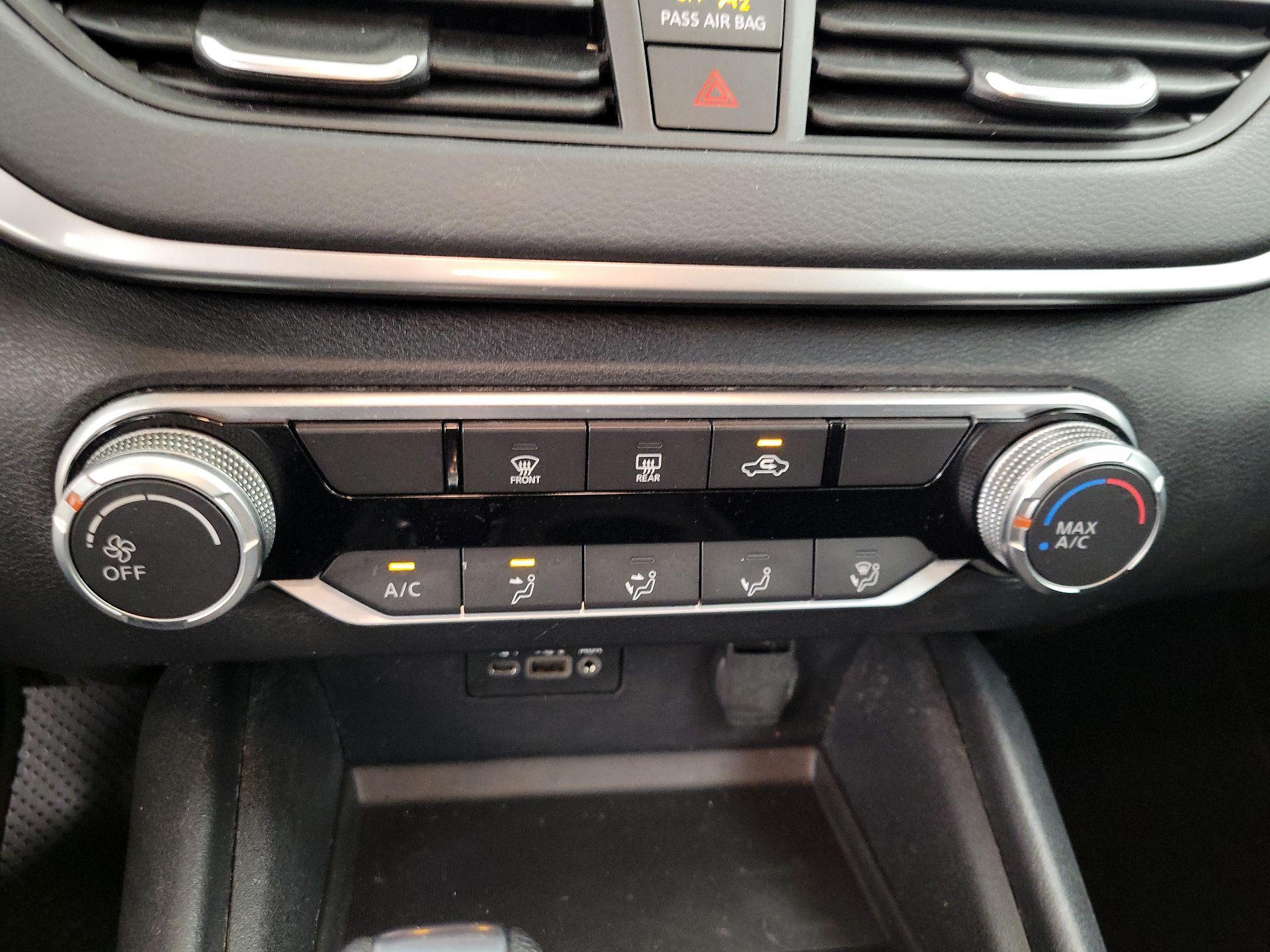 Thumbnail: 2020 Nissan Altima - 16