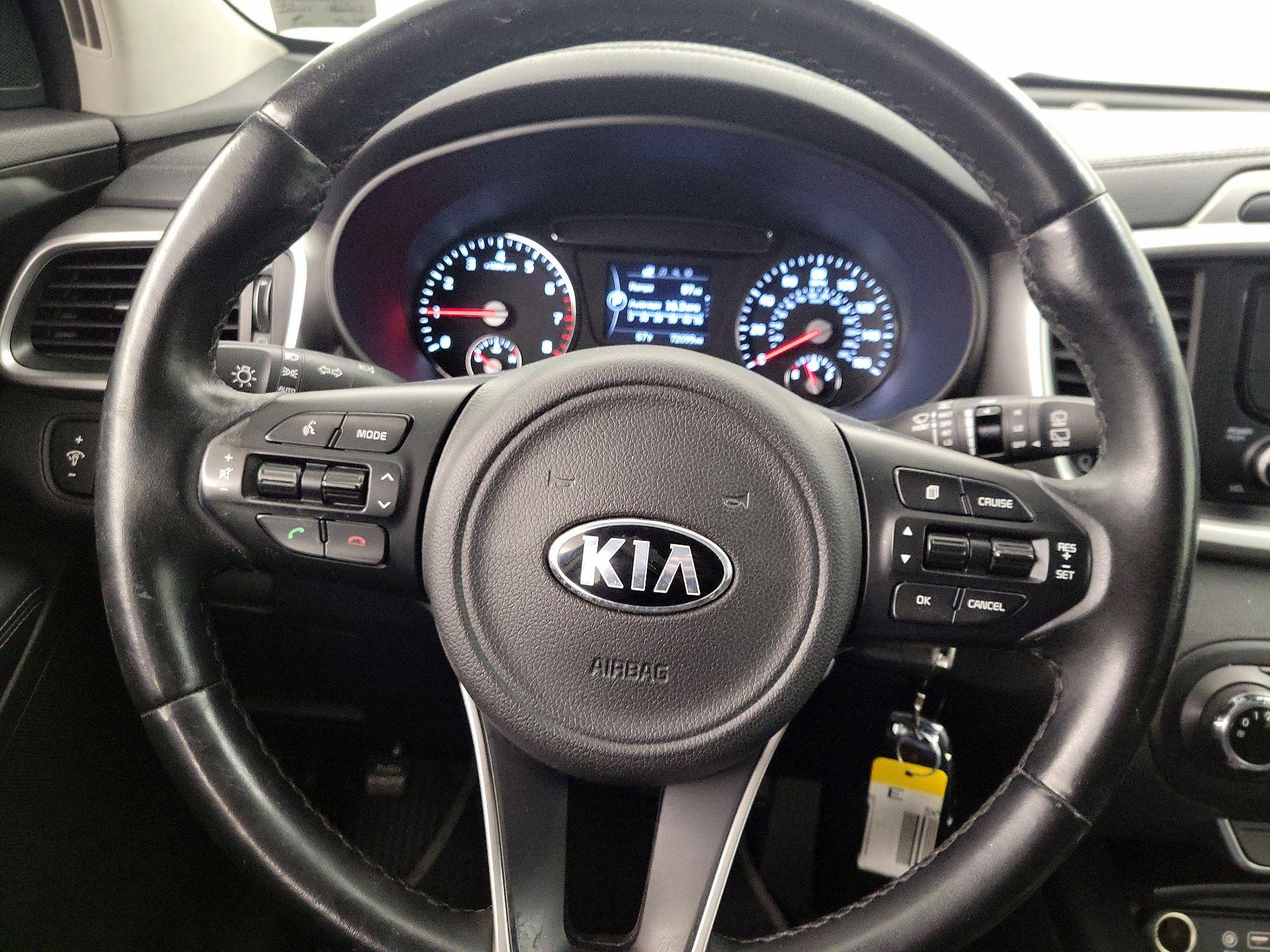 Thumbnail: 2016 Kia Sorento - 10