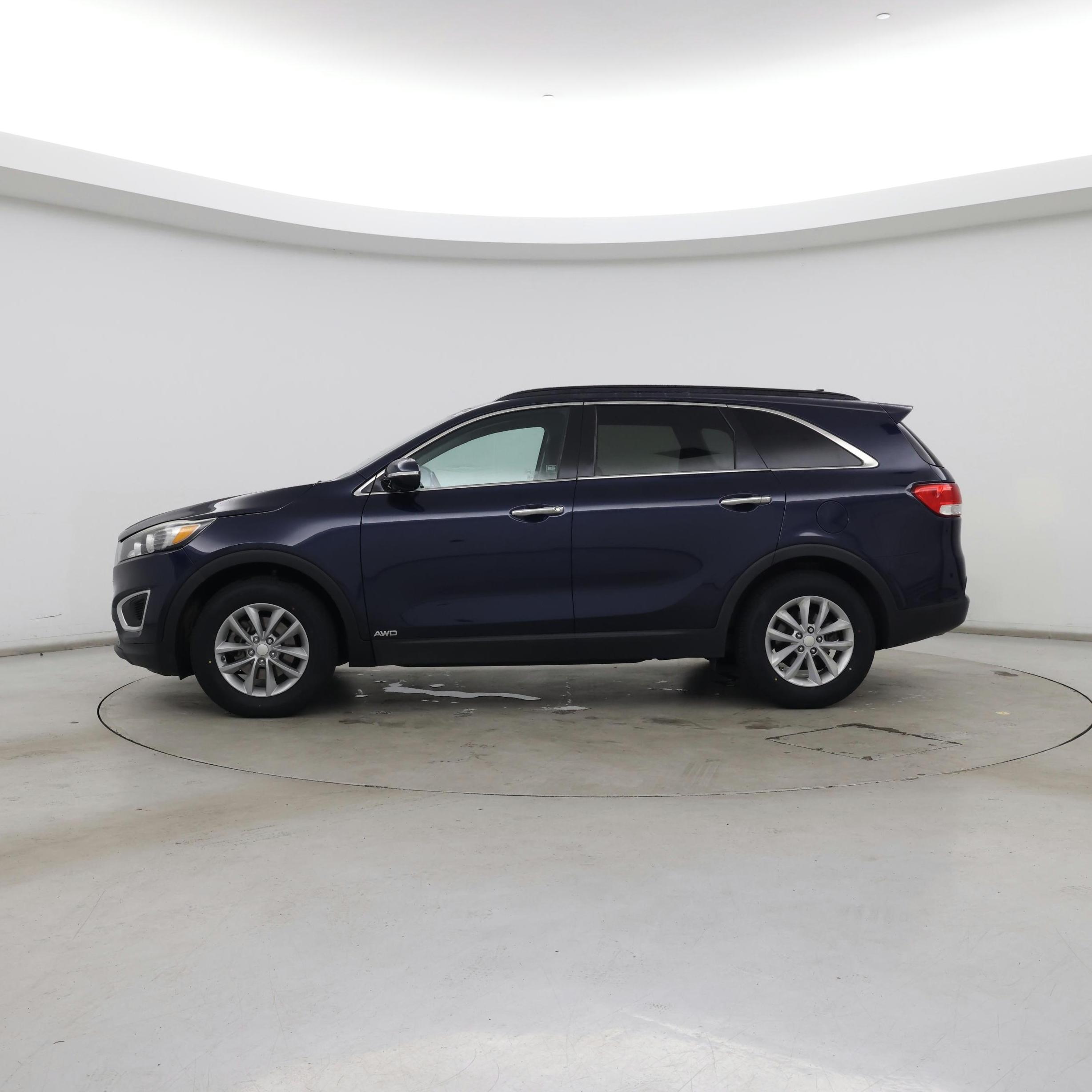 Thumbnail: 2016 Kia Sorento - 3