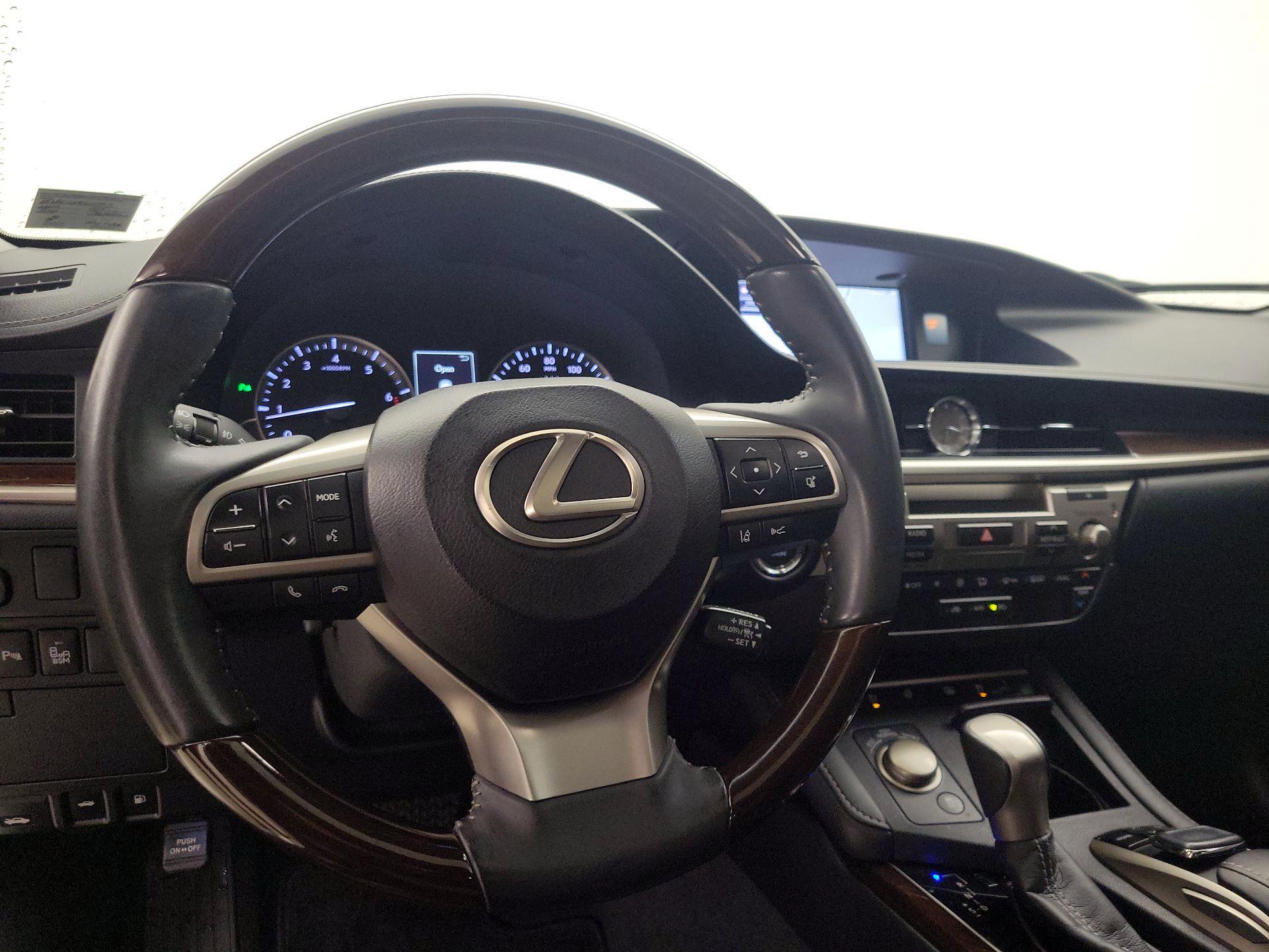 Thumbnail: 2018 Lexus ES - 10