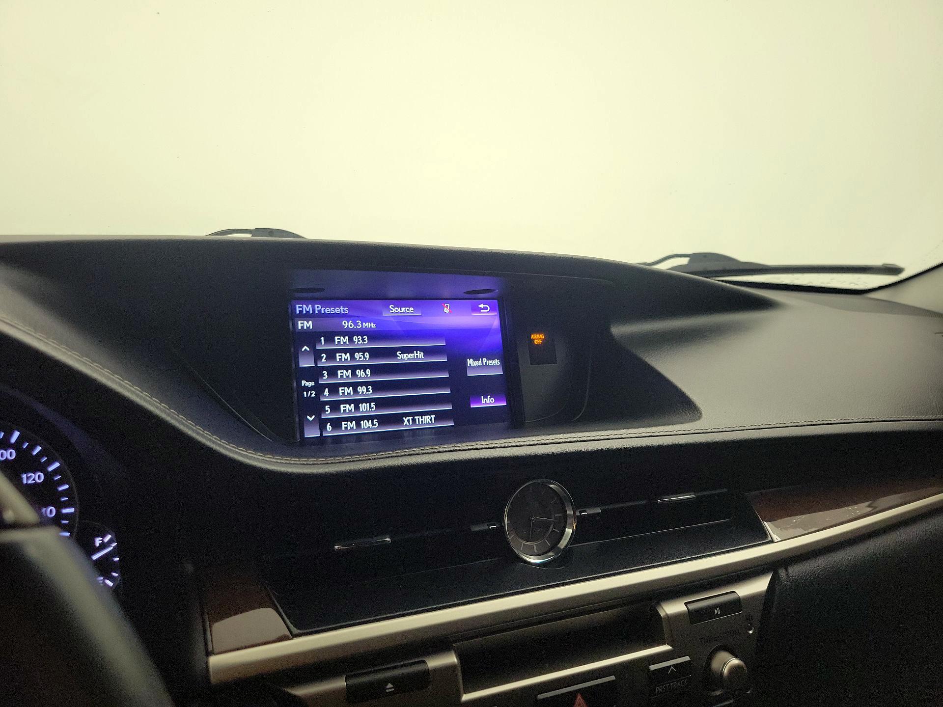 Thumbnail: 2018 Lexus ES - 16