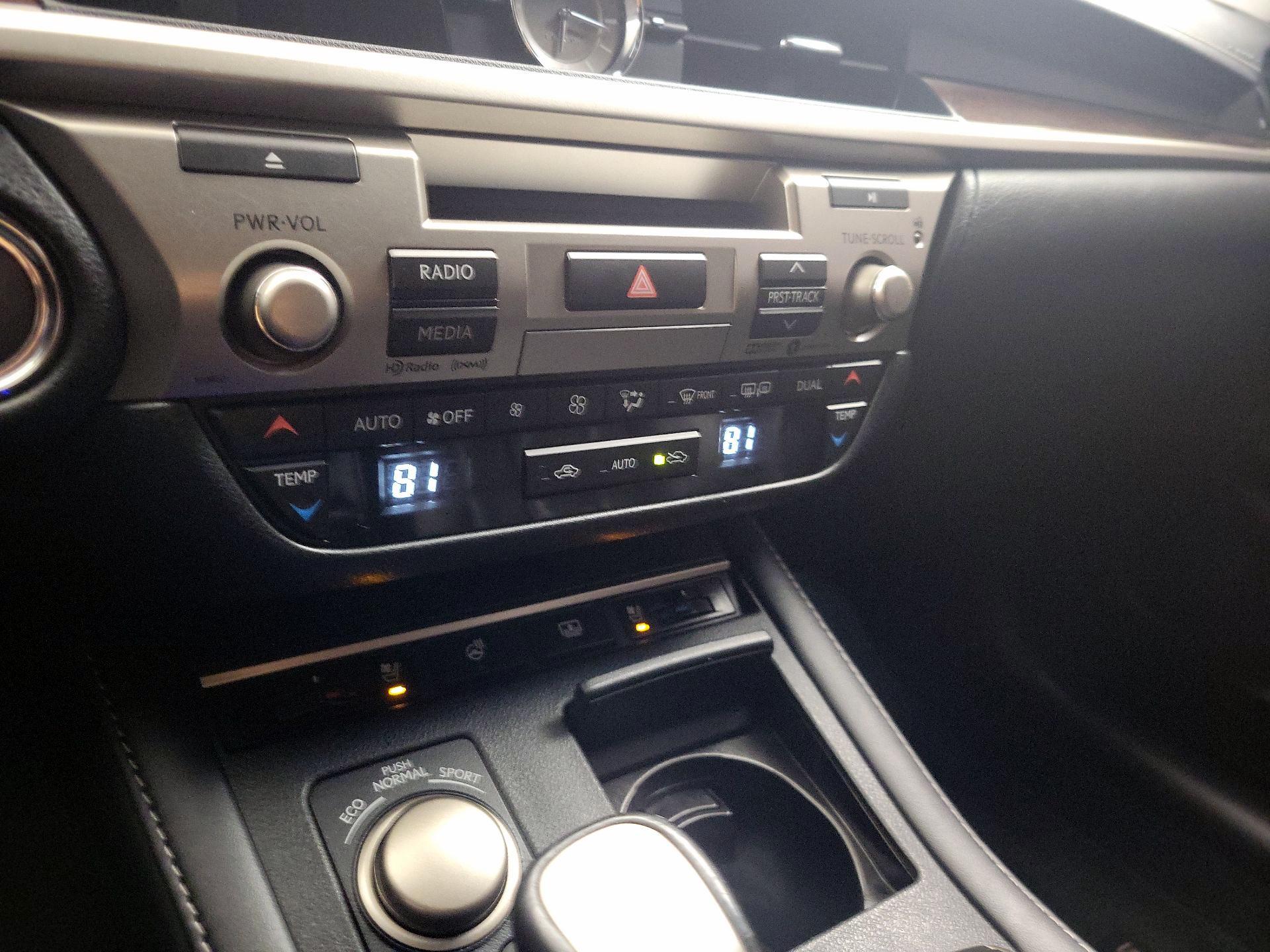Thumbnail: 2018 Lexus ES - 17