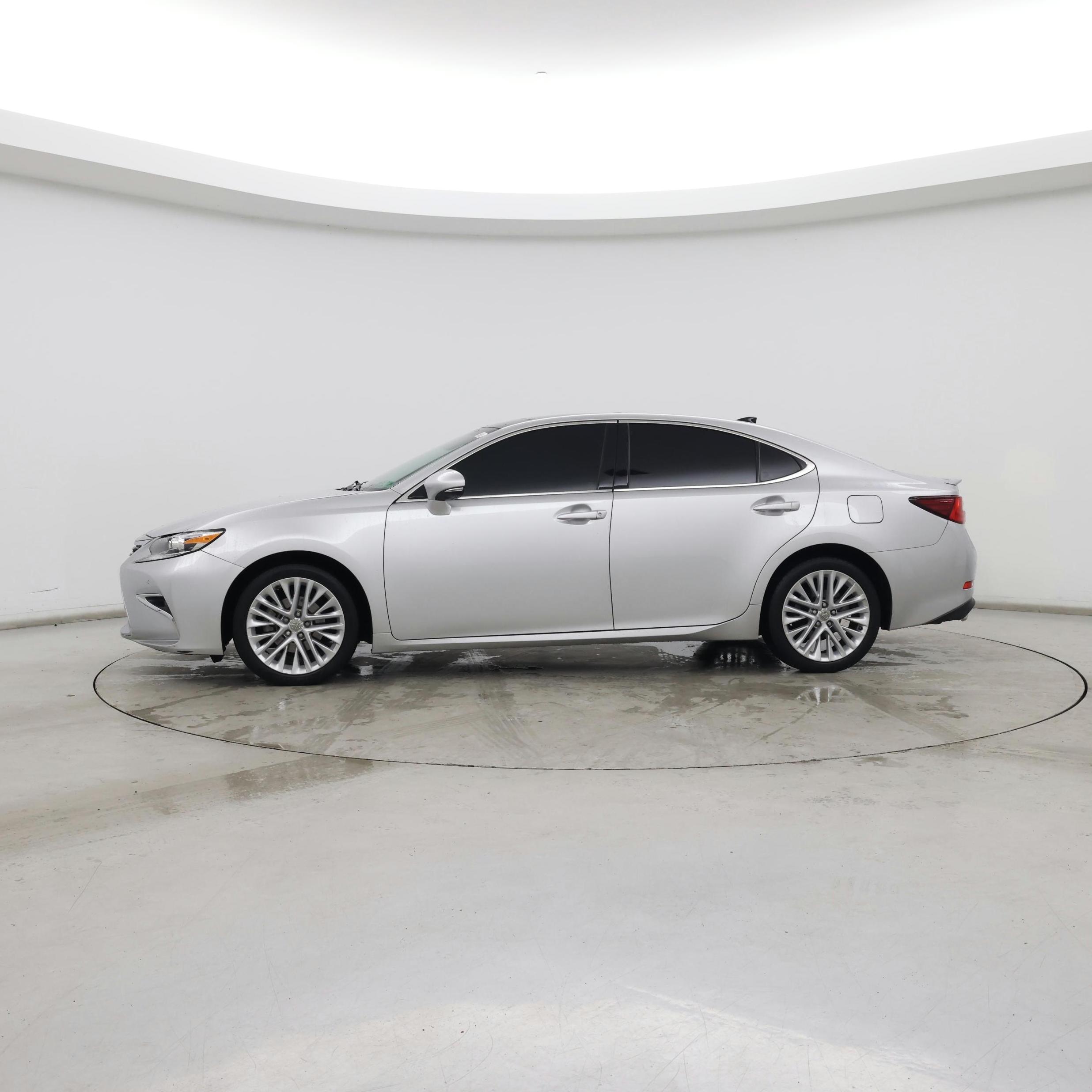 Thumbnail: 2018 Lexus ES - 3