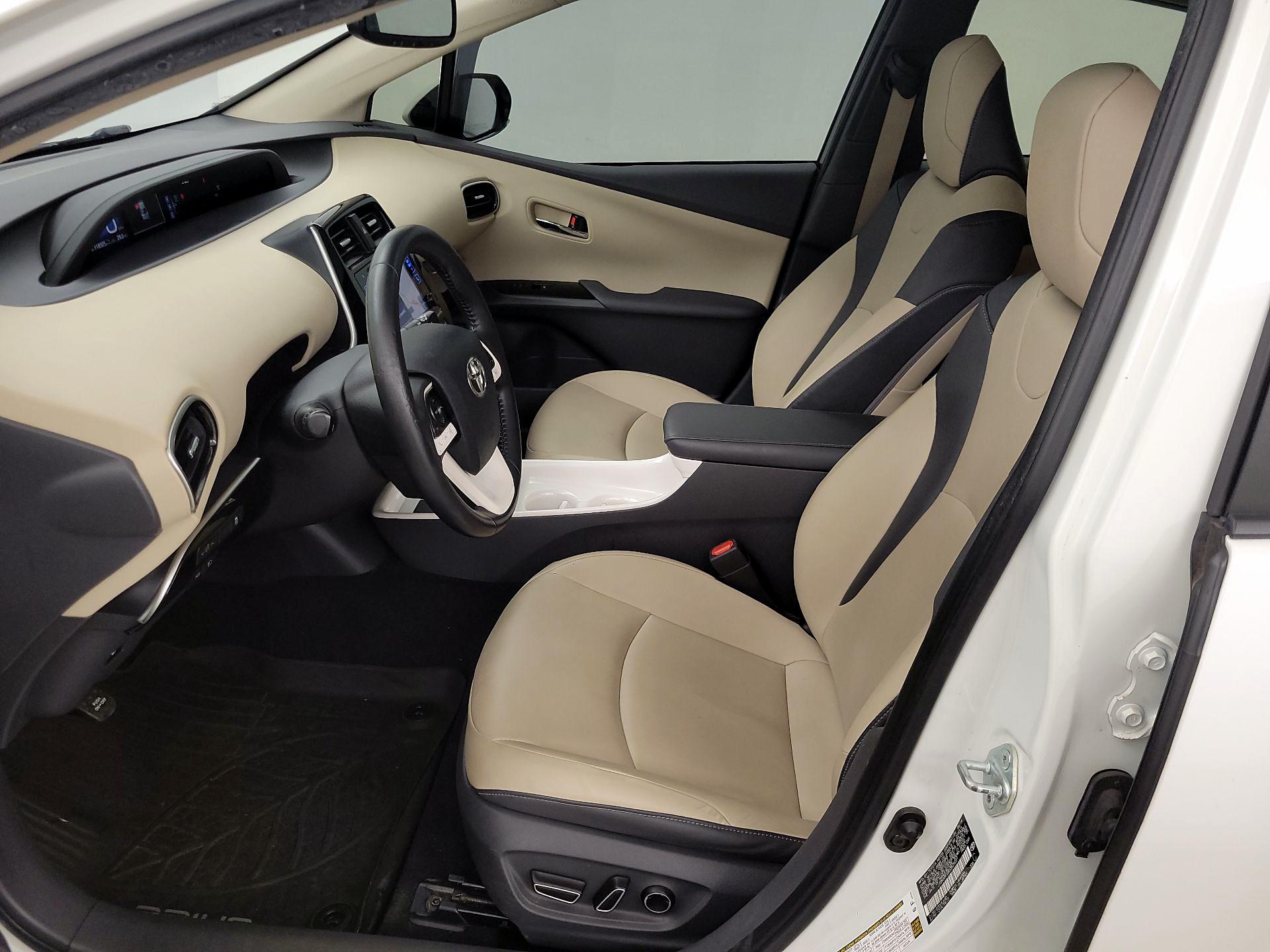 Thumbnail: 2016 Toyota Prius - 11