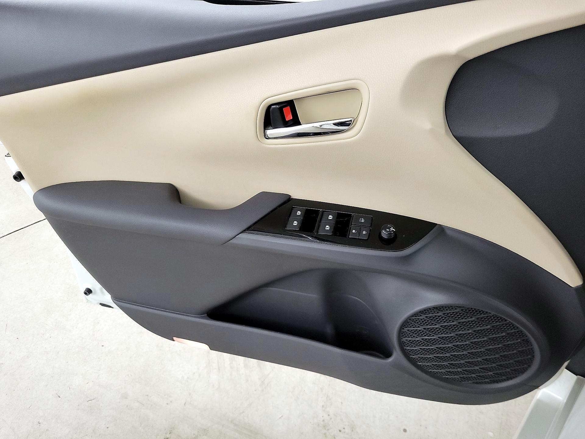 Thumbnail: 2016 Toyota Prius - 12