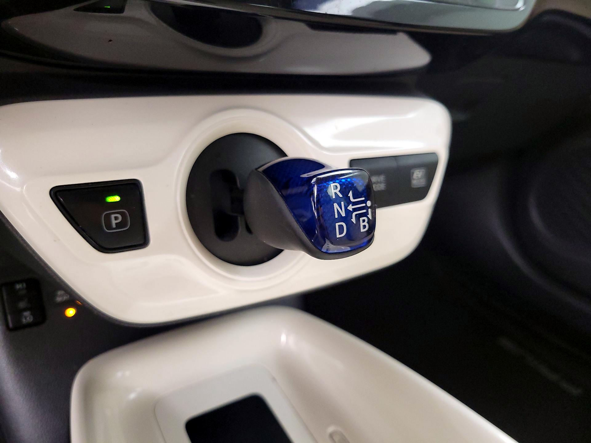 Thumbnail: 2016 Toyota Prius - 18