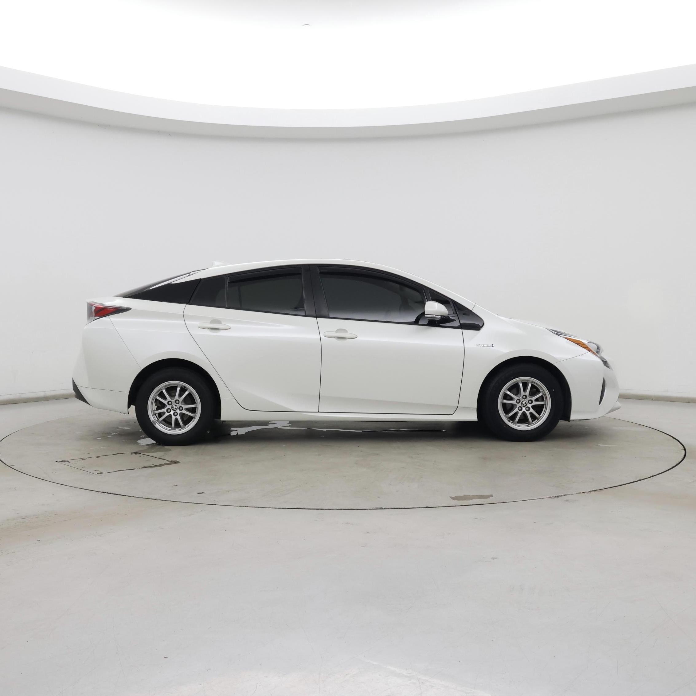 Thumbnail: 2016 Toyota Prius - 7