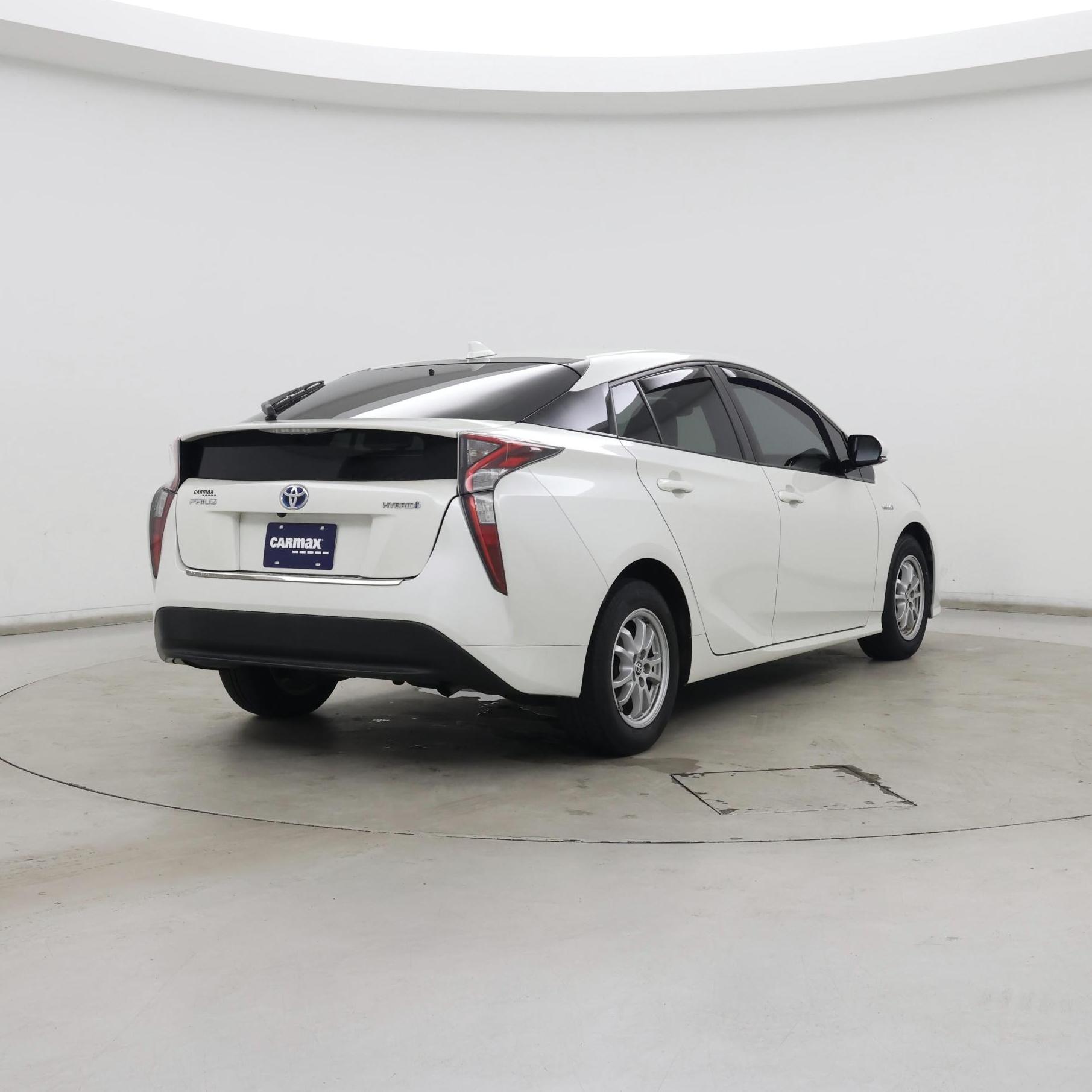 Thumbnail: 2016 Toyota Prius - 8