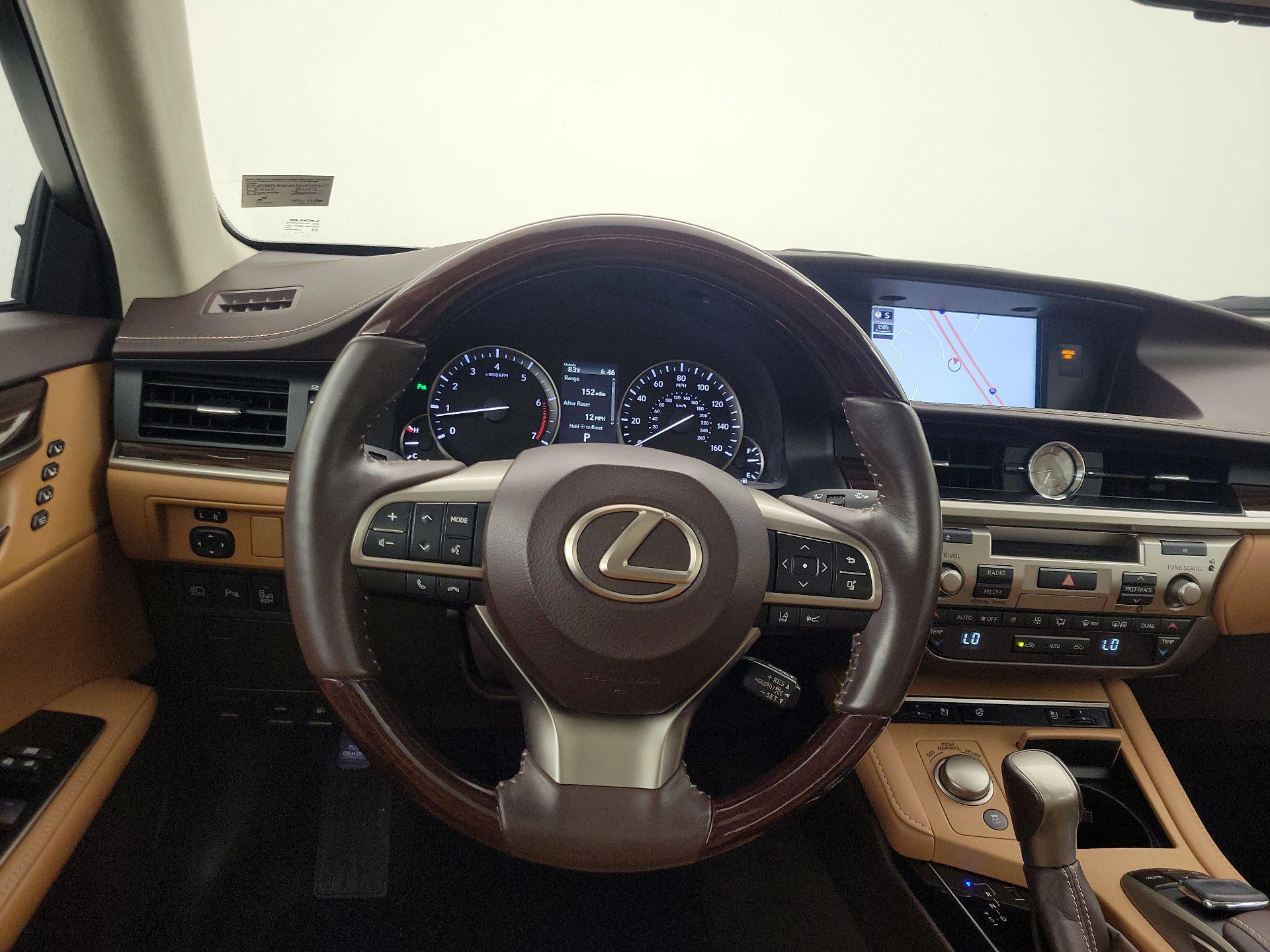 Thumbnail: 2017 Lexus ES - 10