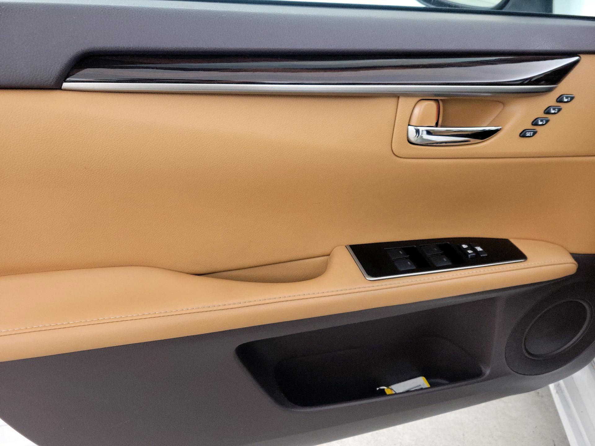 Thumbnail: 2017 Lexus ES - 12