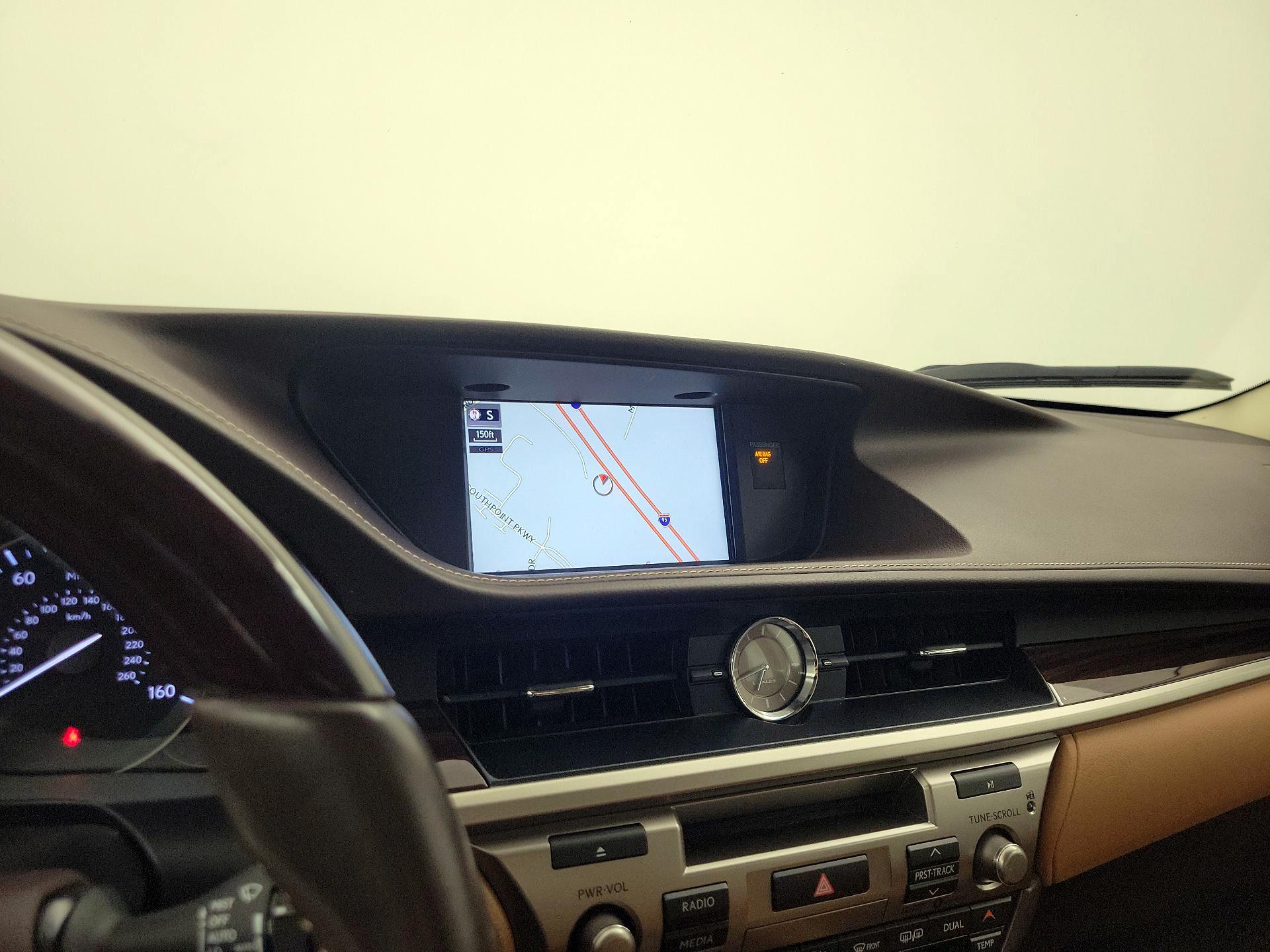 Thumbnail: 2017 Lexus ES - 14