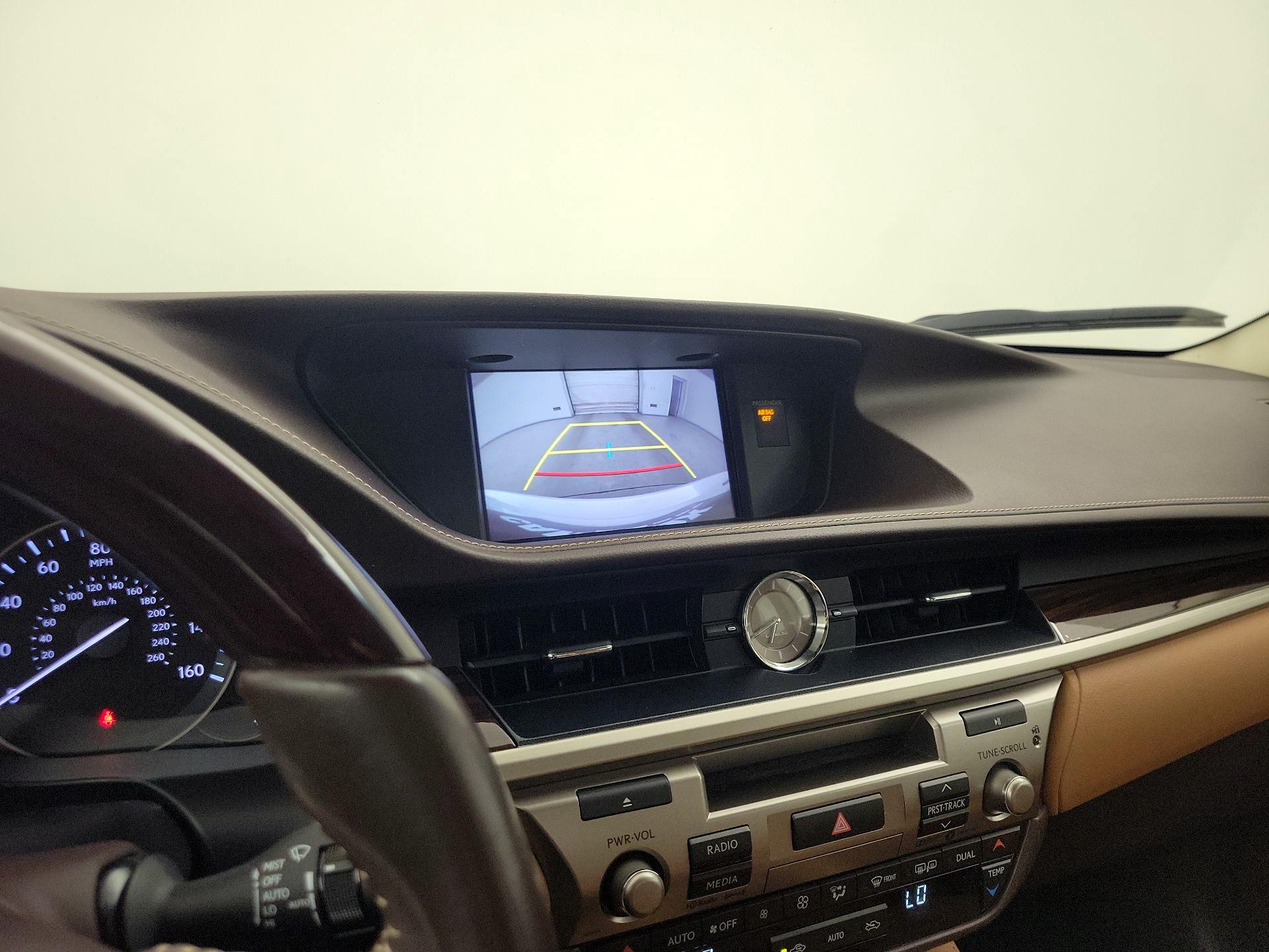 Thumbnail: 2017 Lexus ES - 15