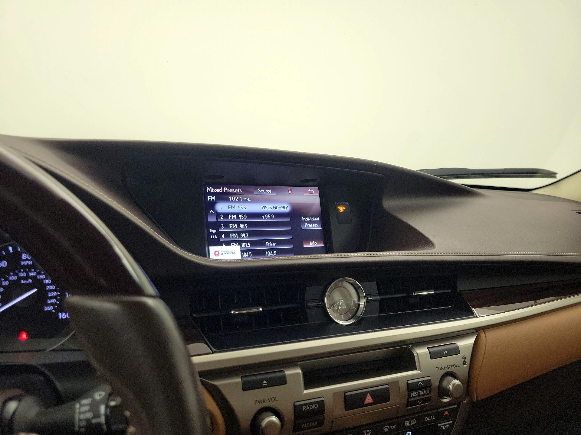 Thumbnail: 2017 Lexus ES - 16