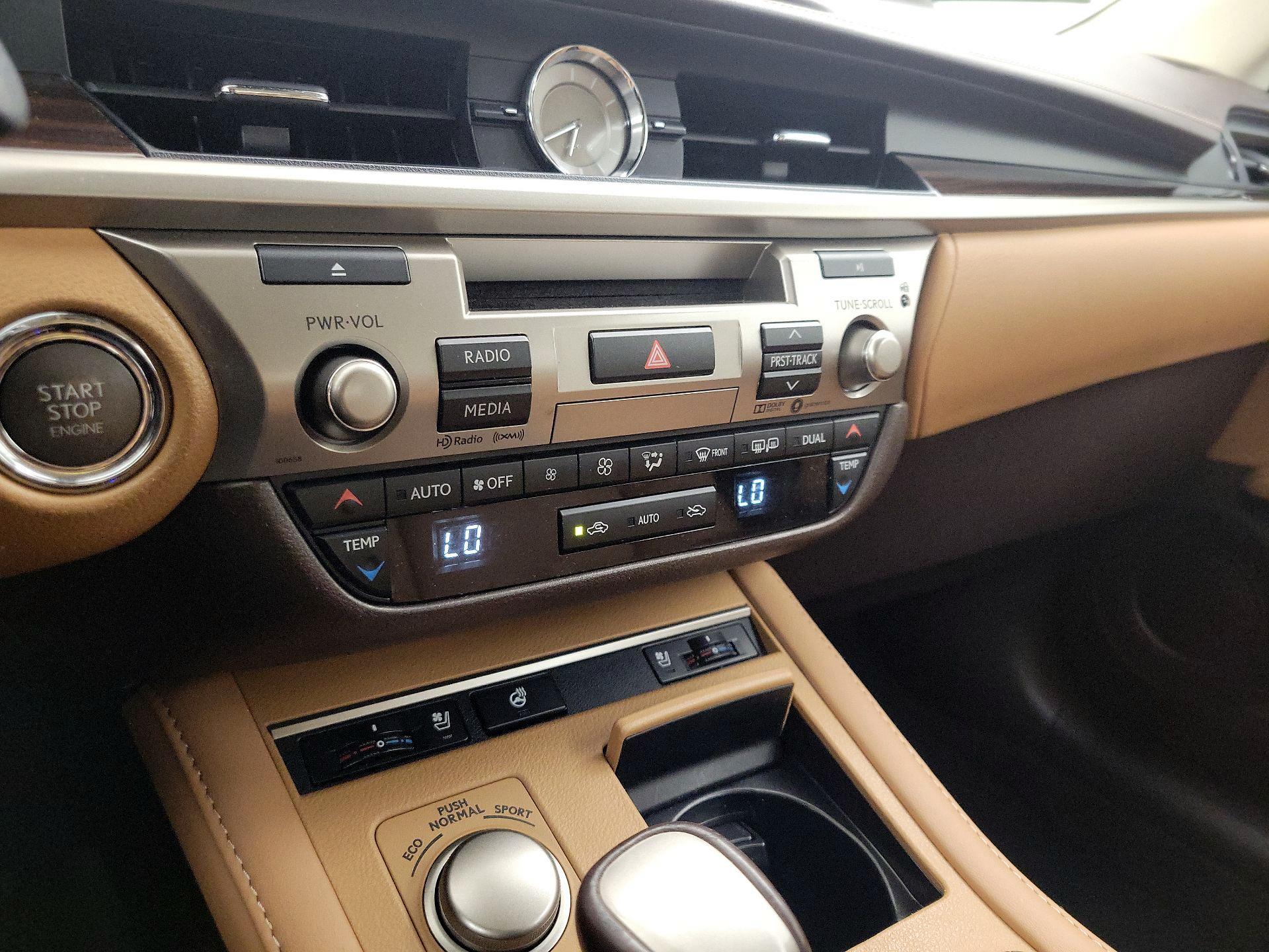 Thumbnail: 2017 Lexus ES - 17