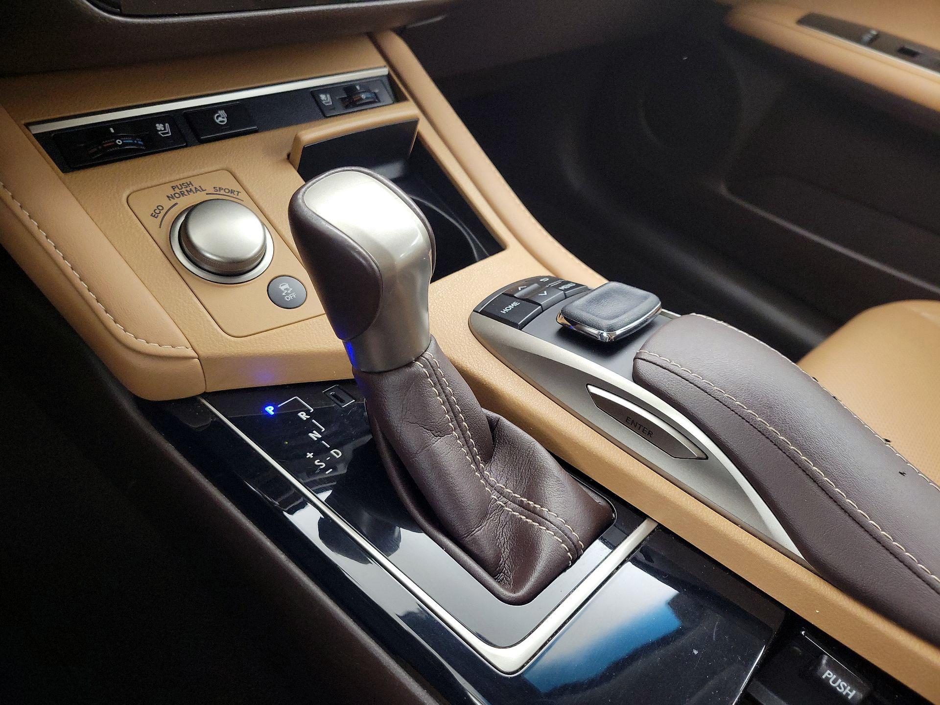 Thumbnail: 2017 Lexus ES - 18