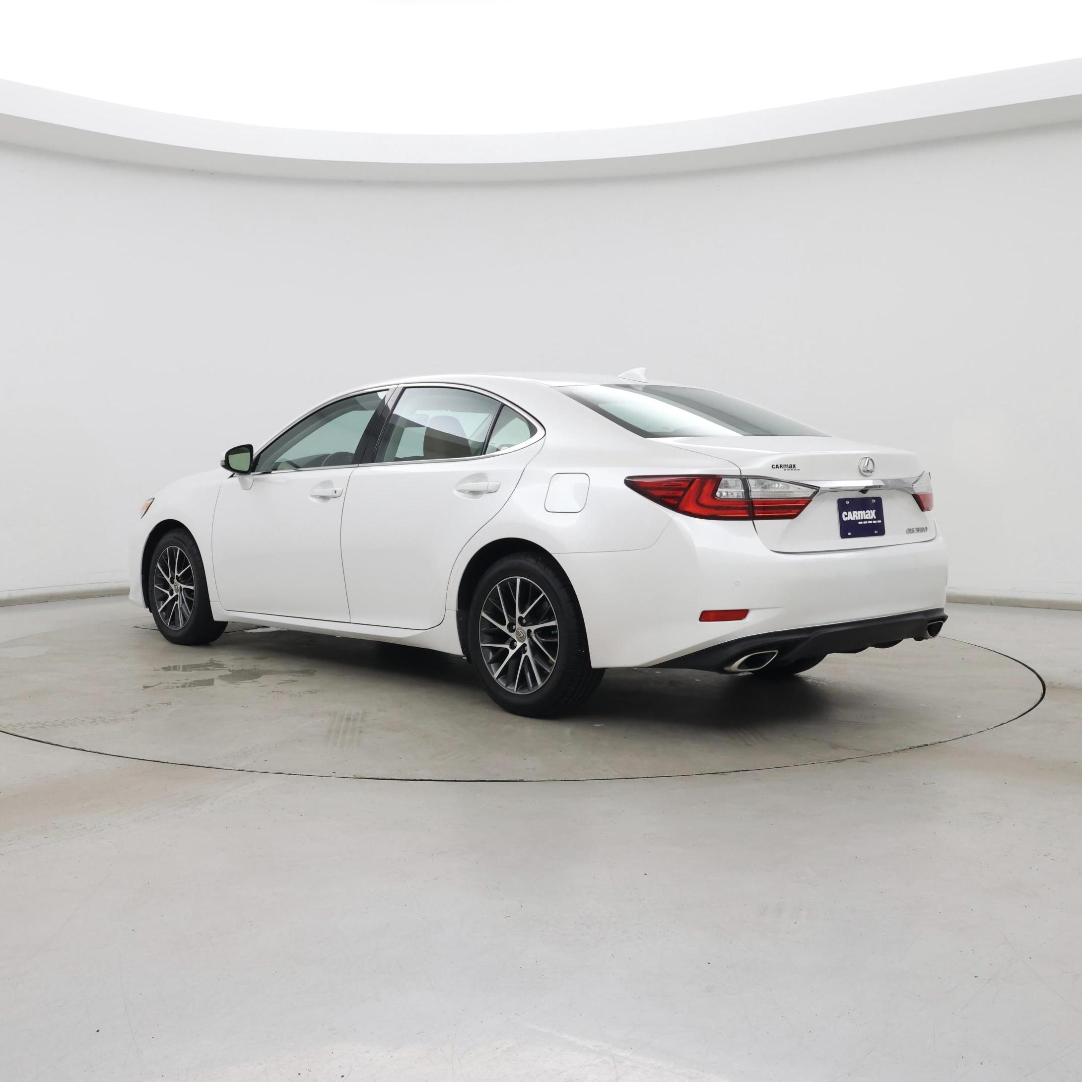 Thumbnail: 2017 Lexus ES - 2