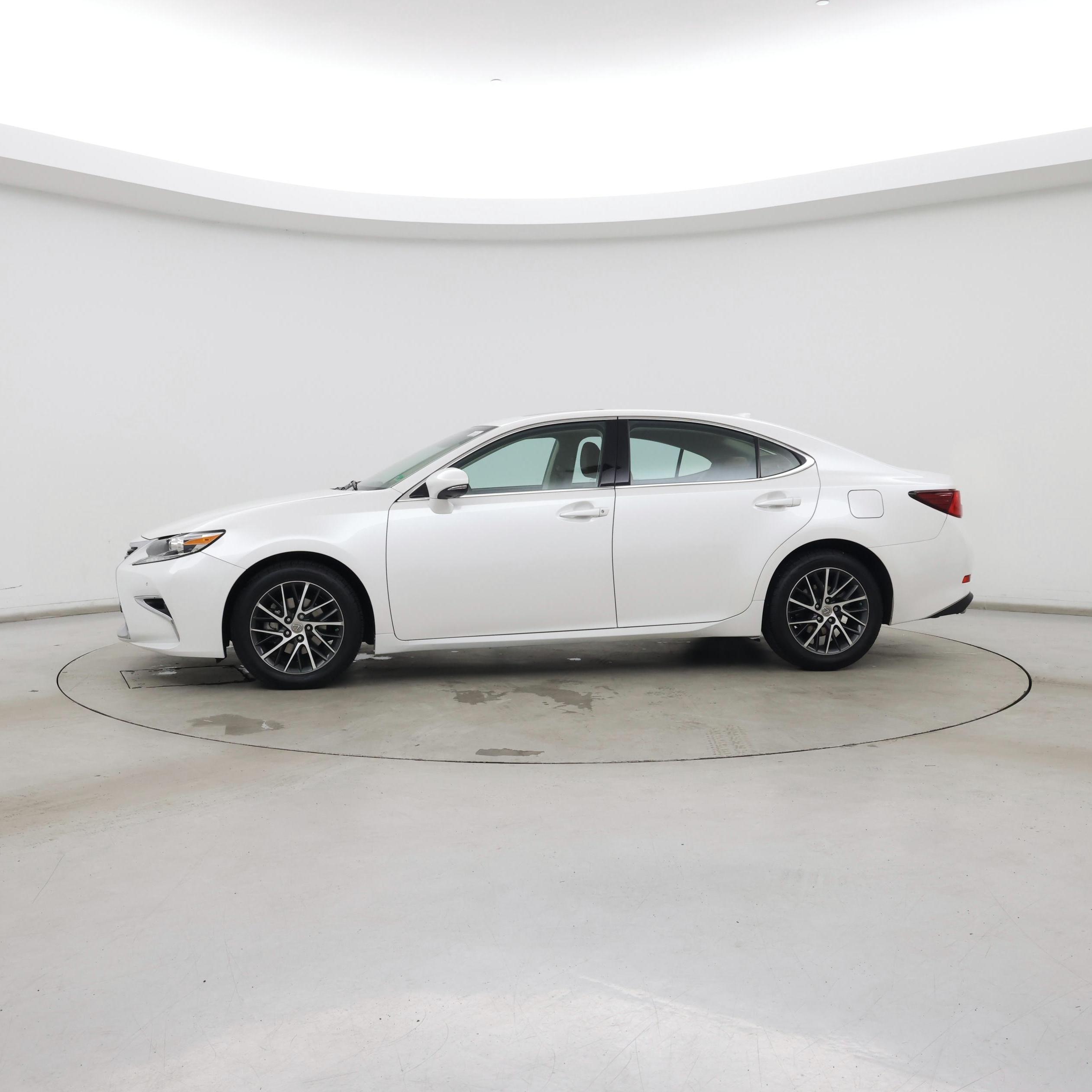Thumbnail: 2017 Lexus ES - 3