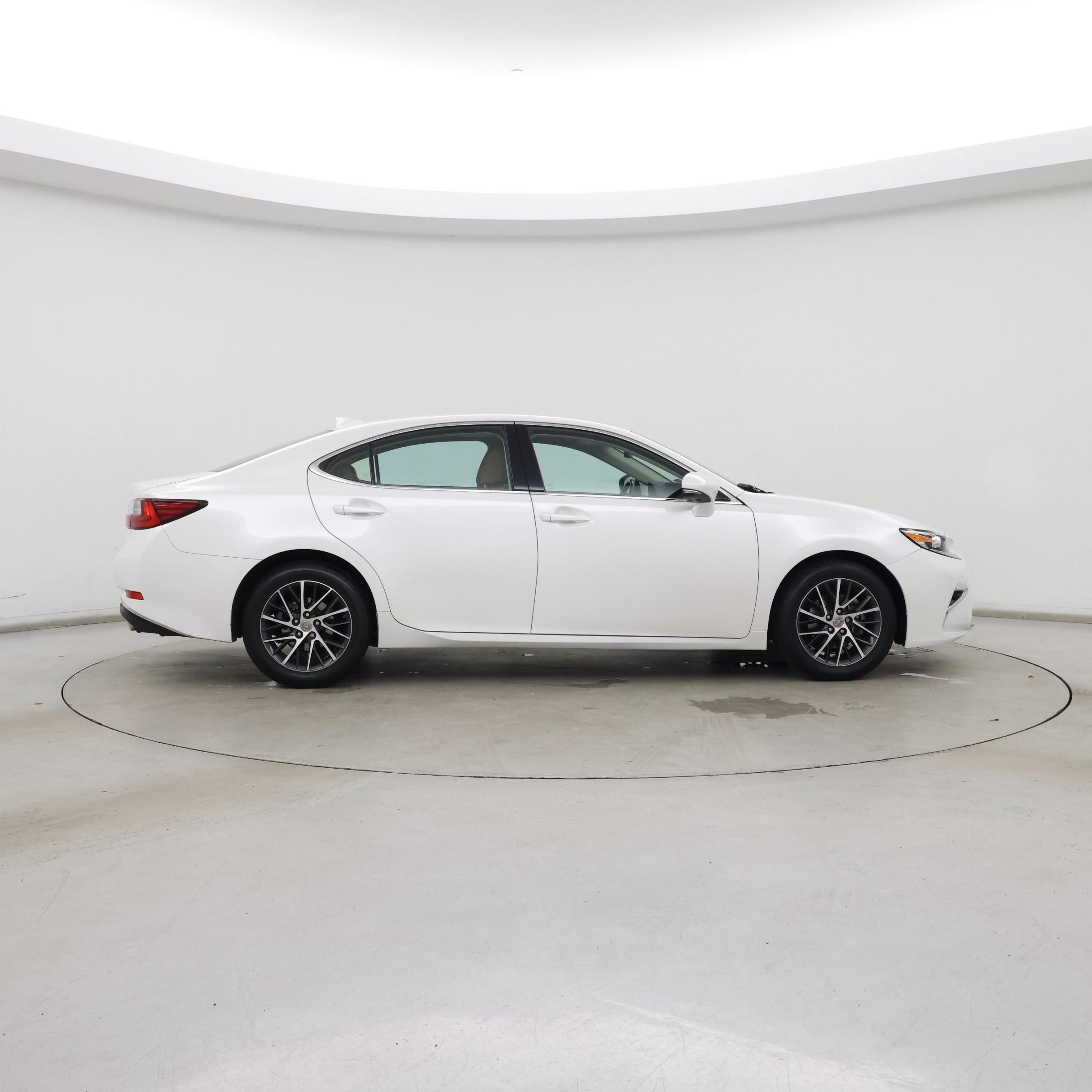 Thumbnail: 2017 Lexus ES - 7