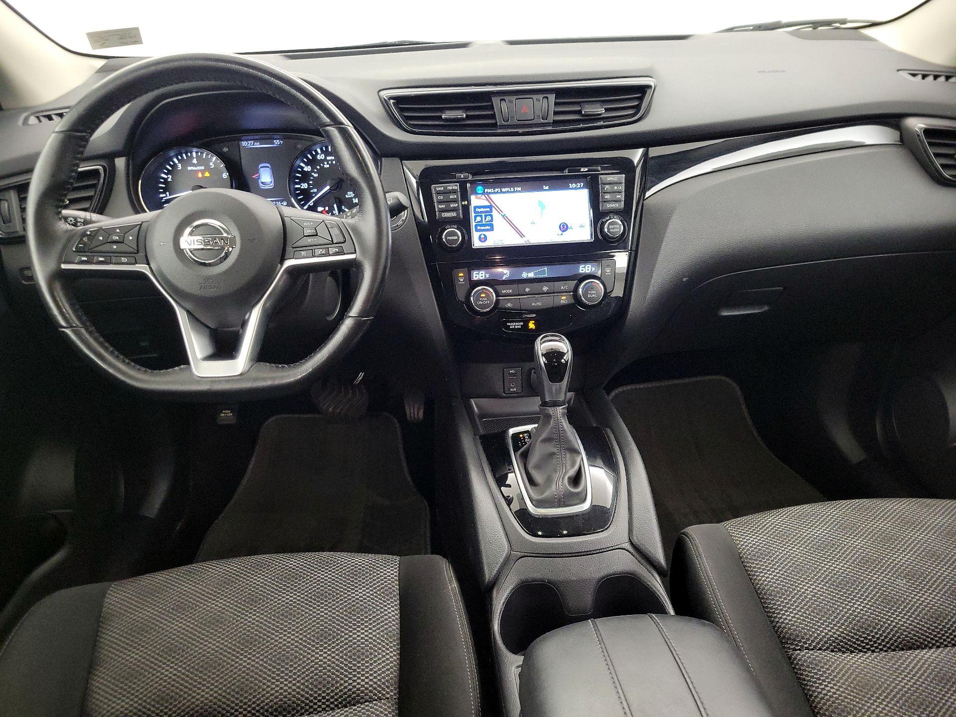 Thumbnail: 2017 Nissan Rogue Sport - 9