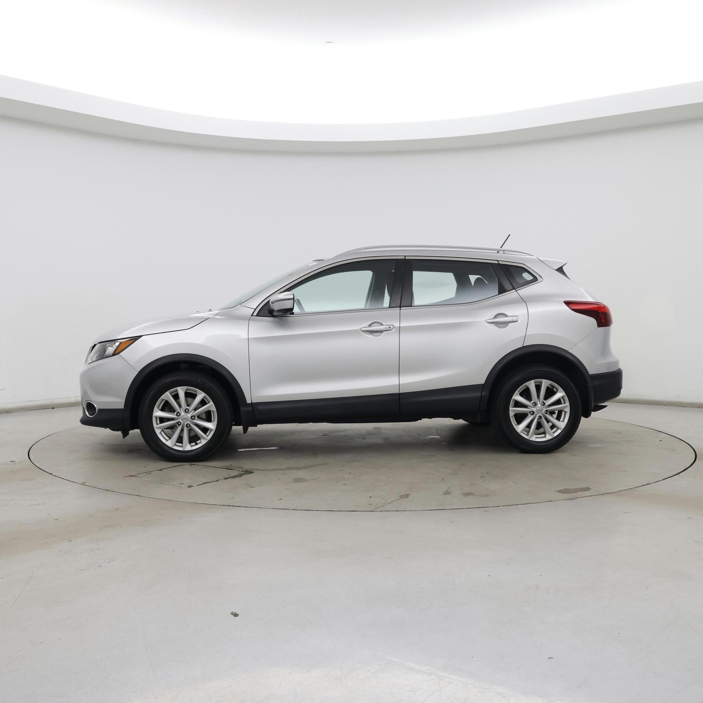 Thumbnail: 2017 Nissan Rogue Sport - 3