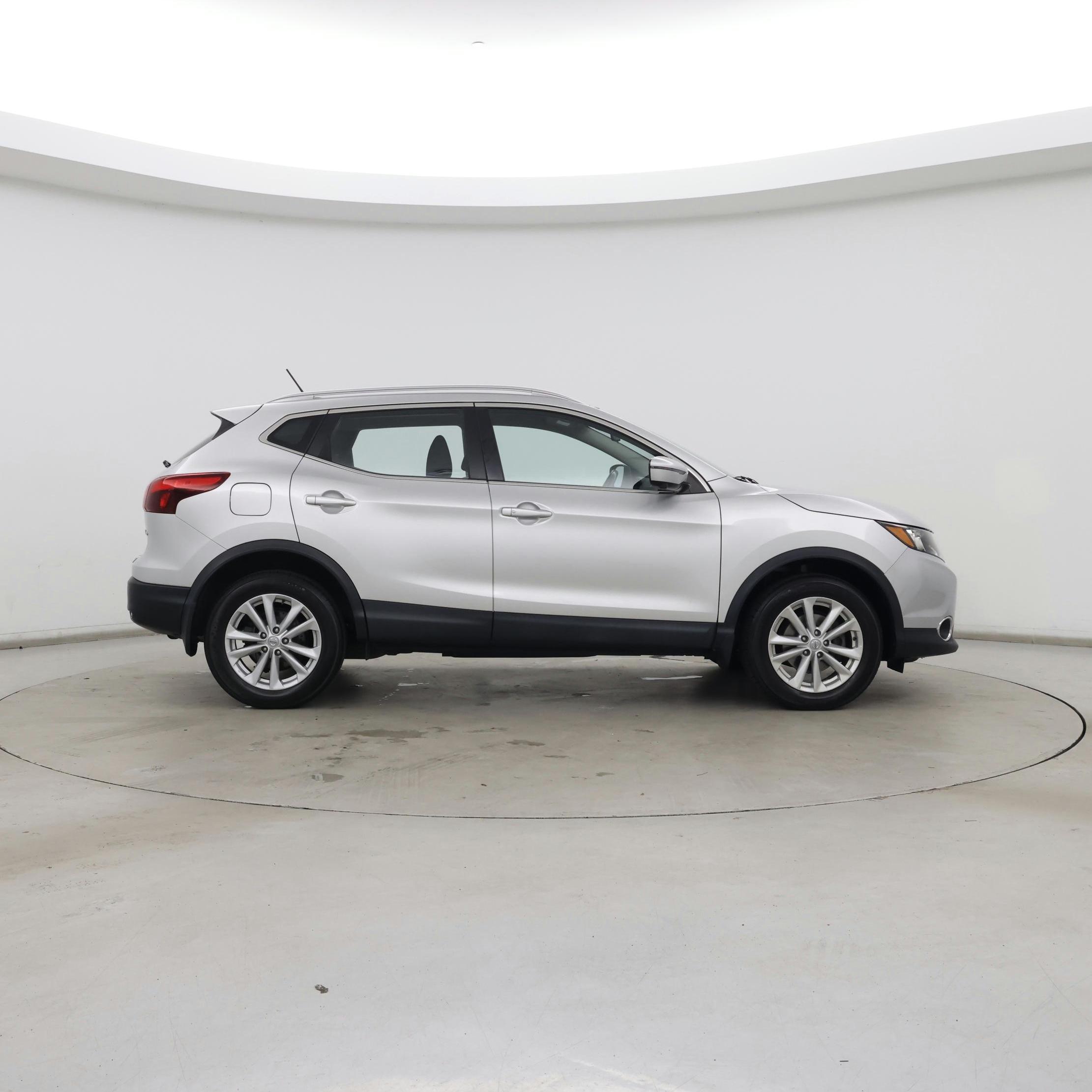 Thumbnail: 2017 Nissan Rogue Sport - 7