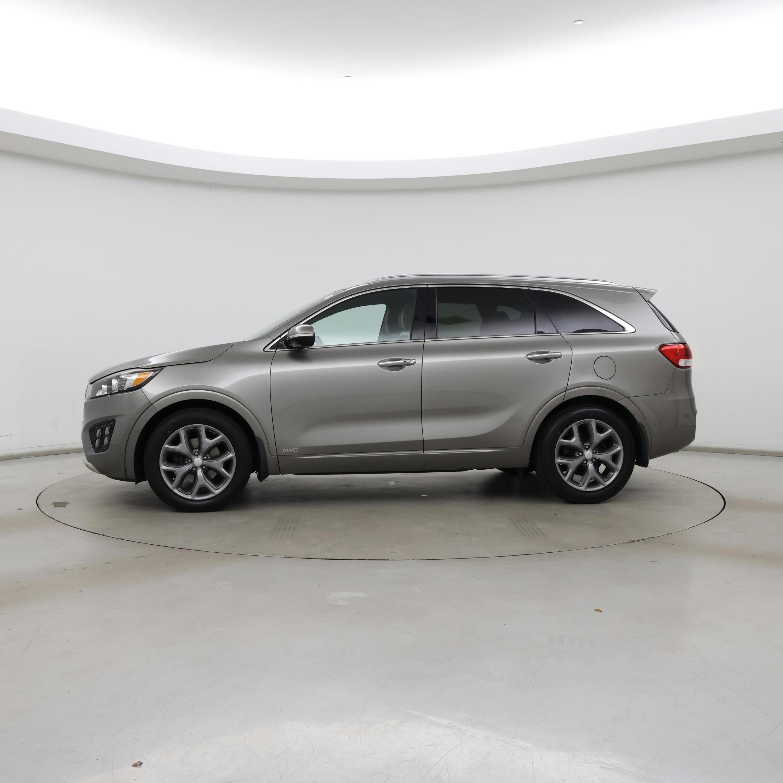 Thumbnail: 2016 Kia Sorento - 3