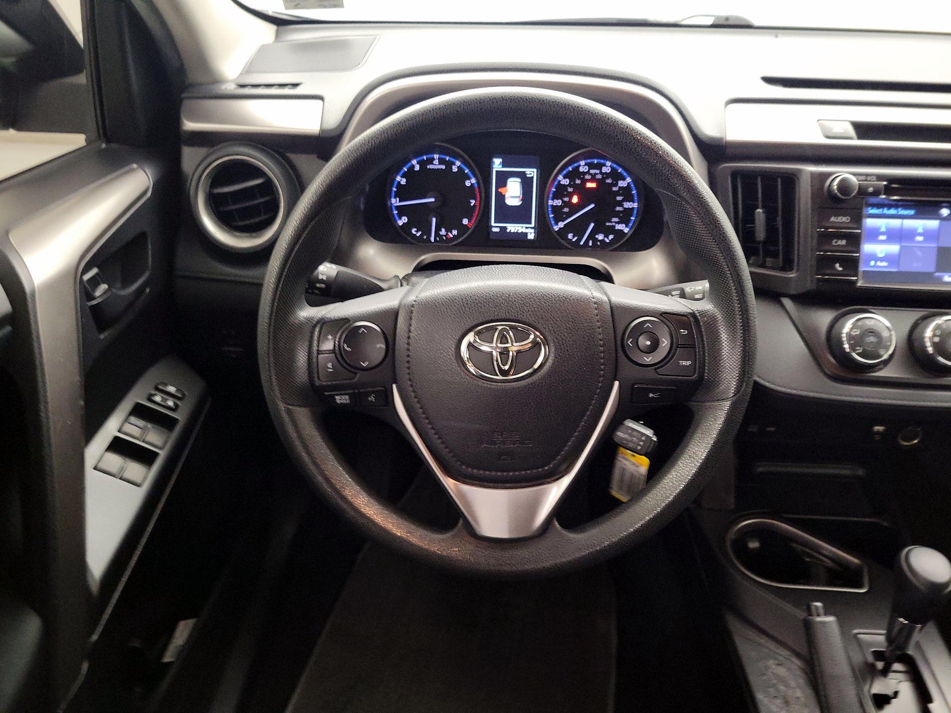 Thumbnail: 2018 Toyota RAV4 - 10