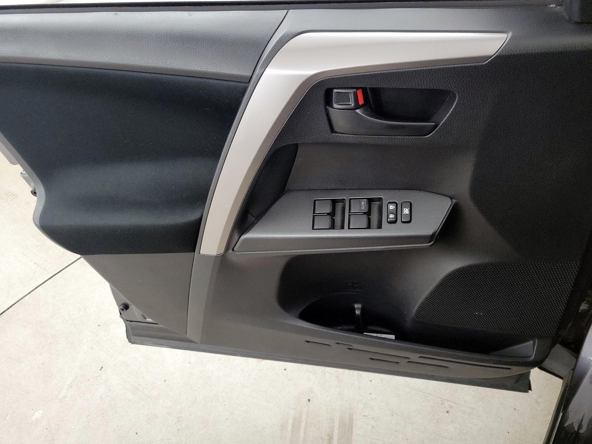 Thumbnail: 2018 Toyota RAV4 - 12