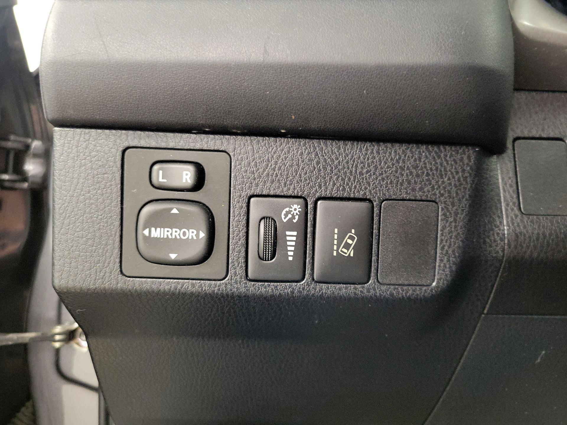 Thumbnail: 2018 Toyota RAV4 - 13