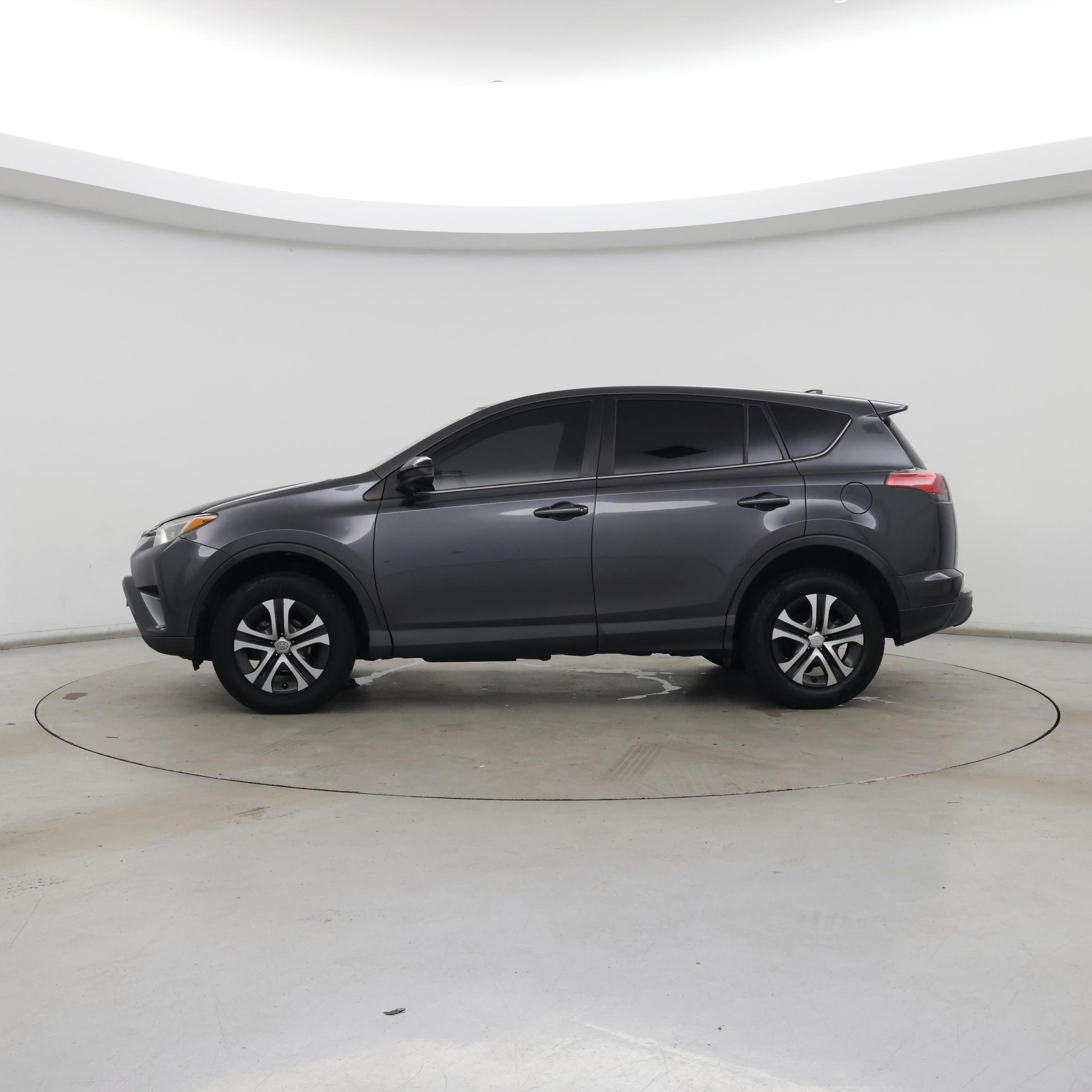 Thumbnail: 2018 Toyota RAV4 - 3