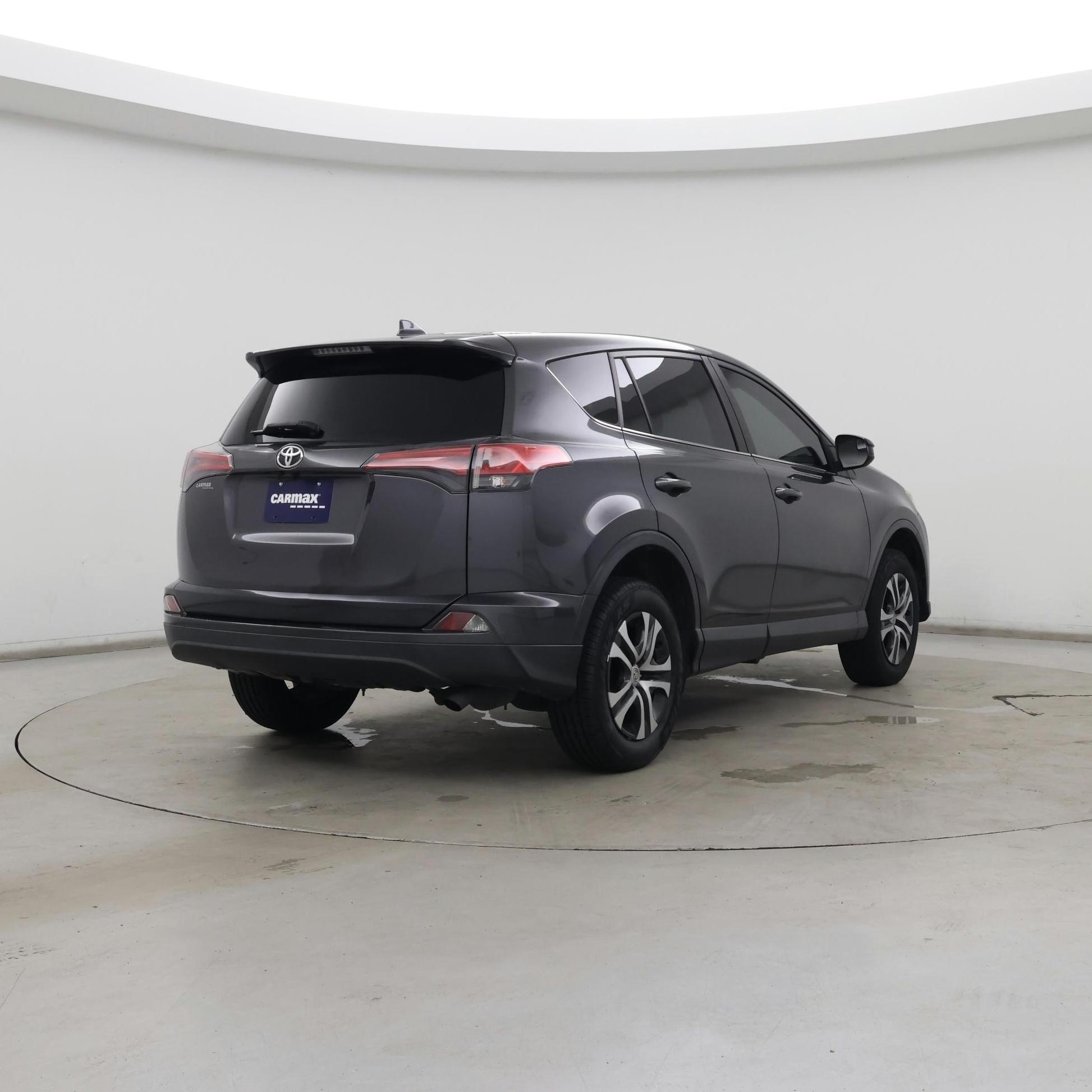 Thumbnail: 2018 Toyota RAV4 - 8