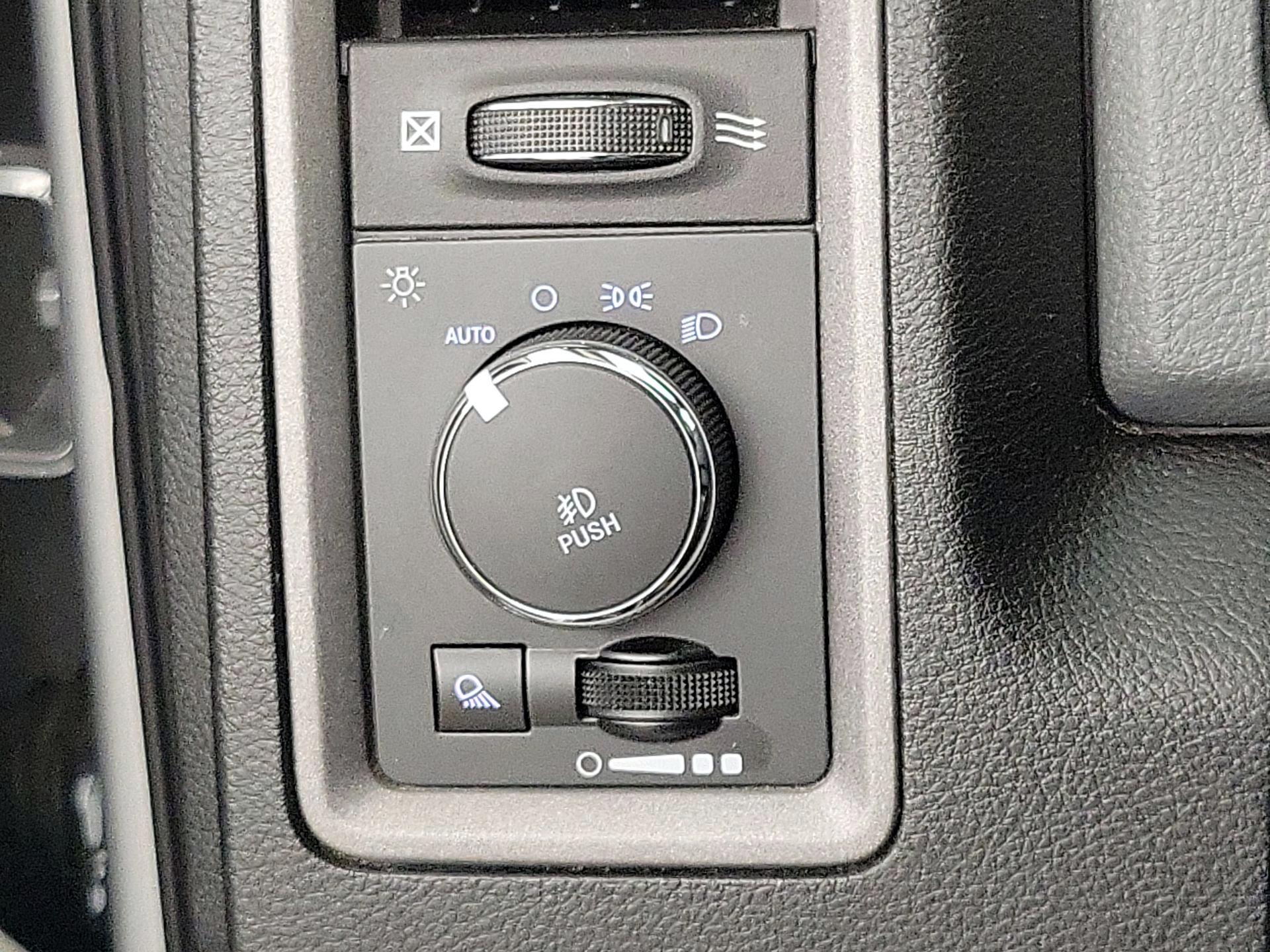 Thumbnail: 2019 RAM 1500 Classic - 13