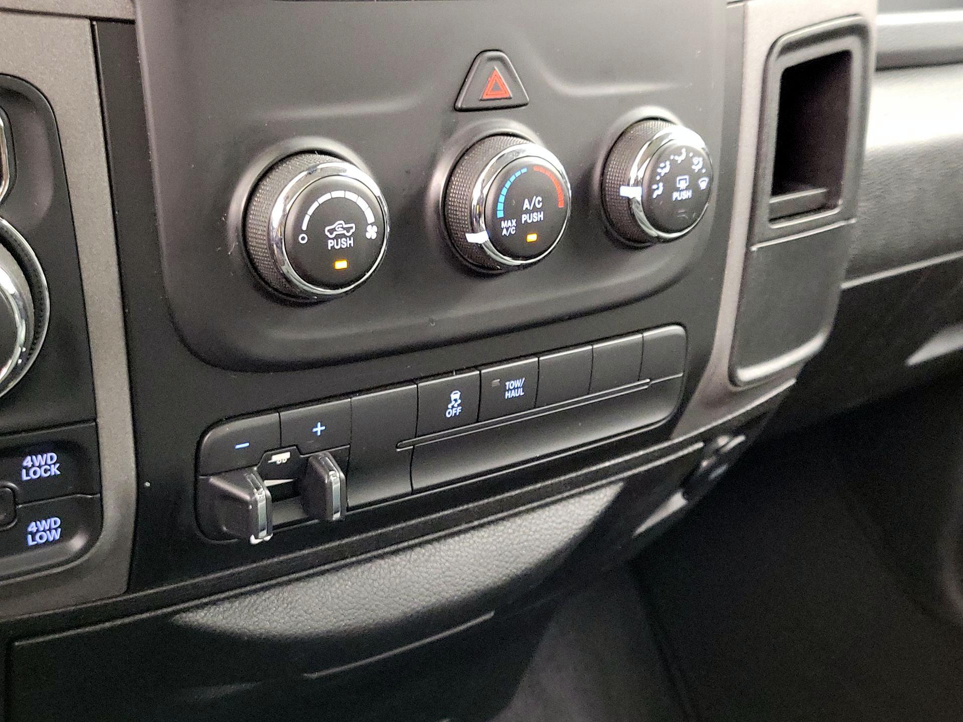 Thumbnail: 2019 RAM 1500 Classic - 16