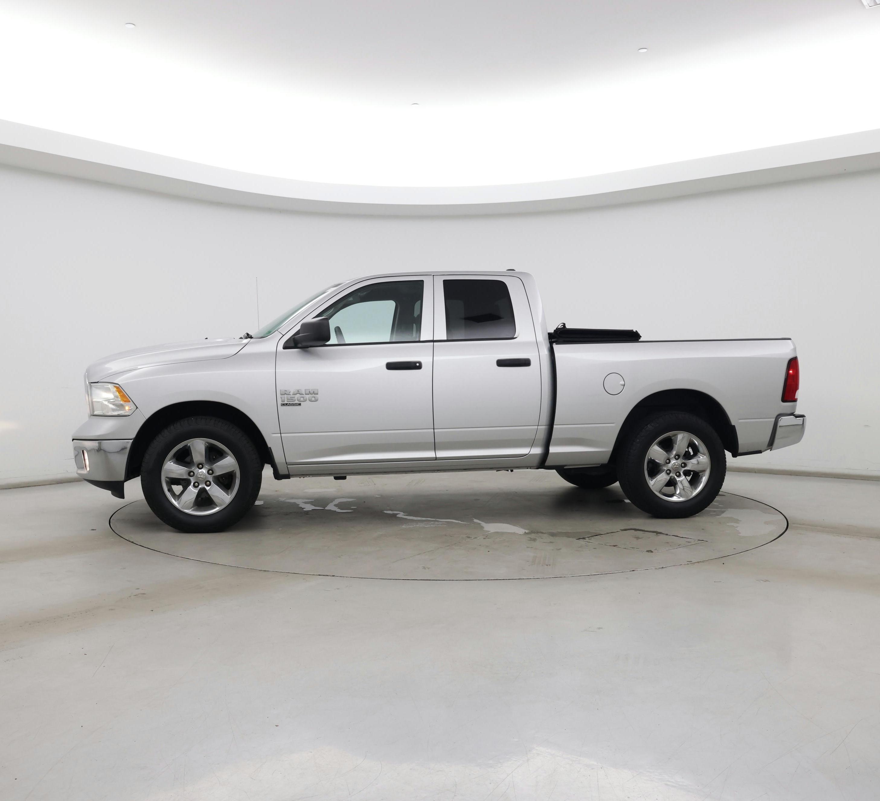 Thumbnail: 2019 RAM 1500 Classic - 3