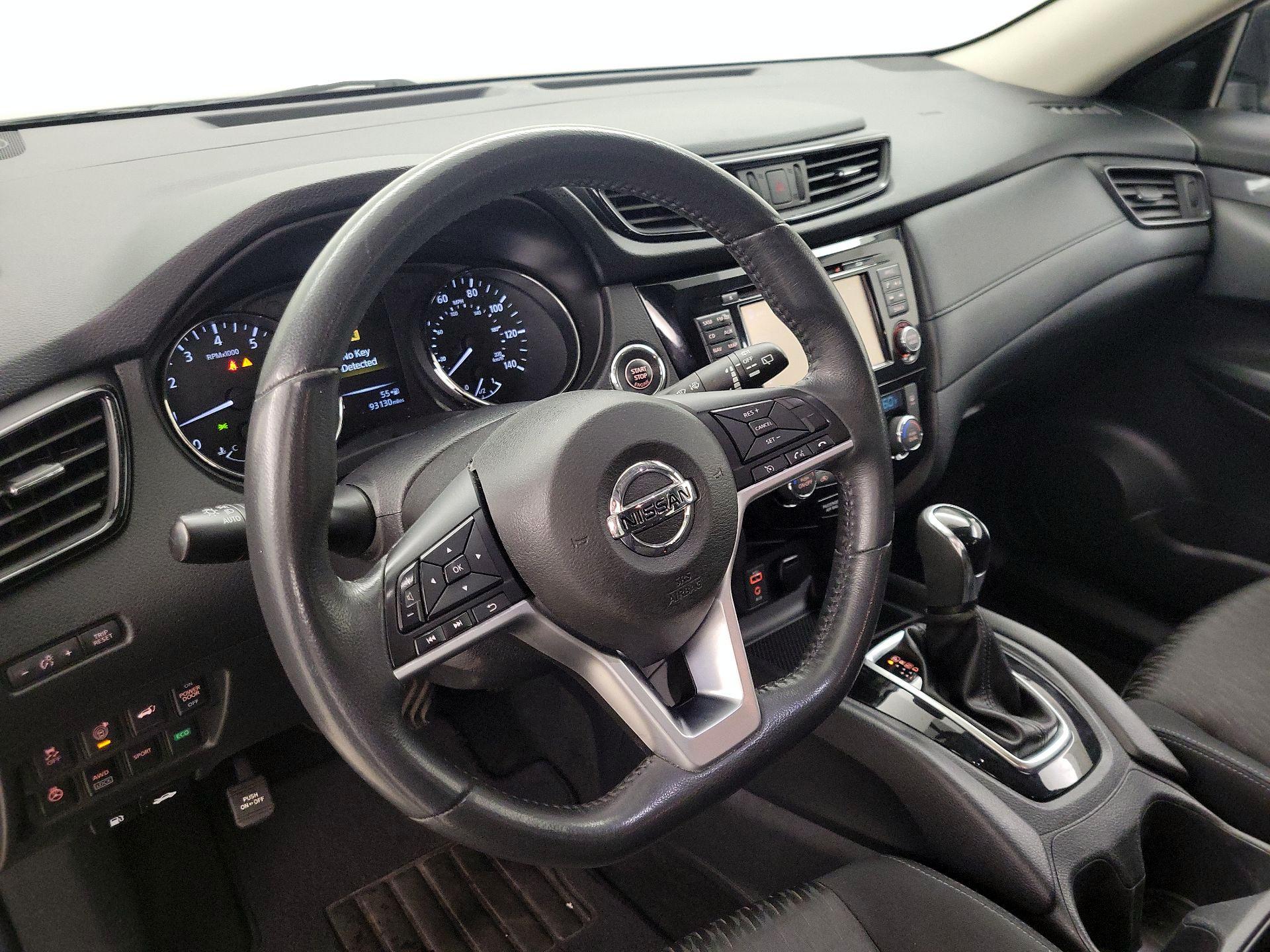 Thumbnail: 2017 Nissan Rogue - 9