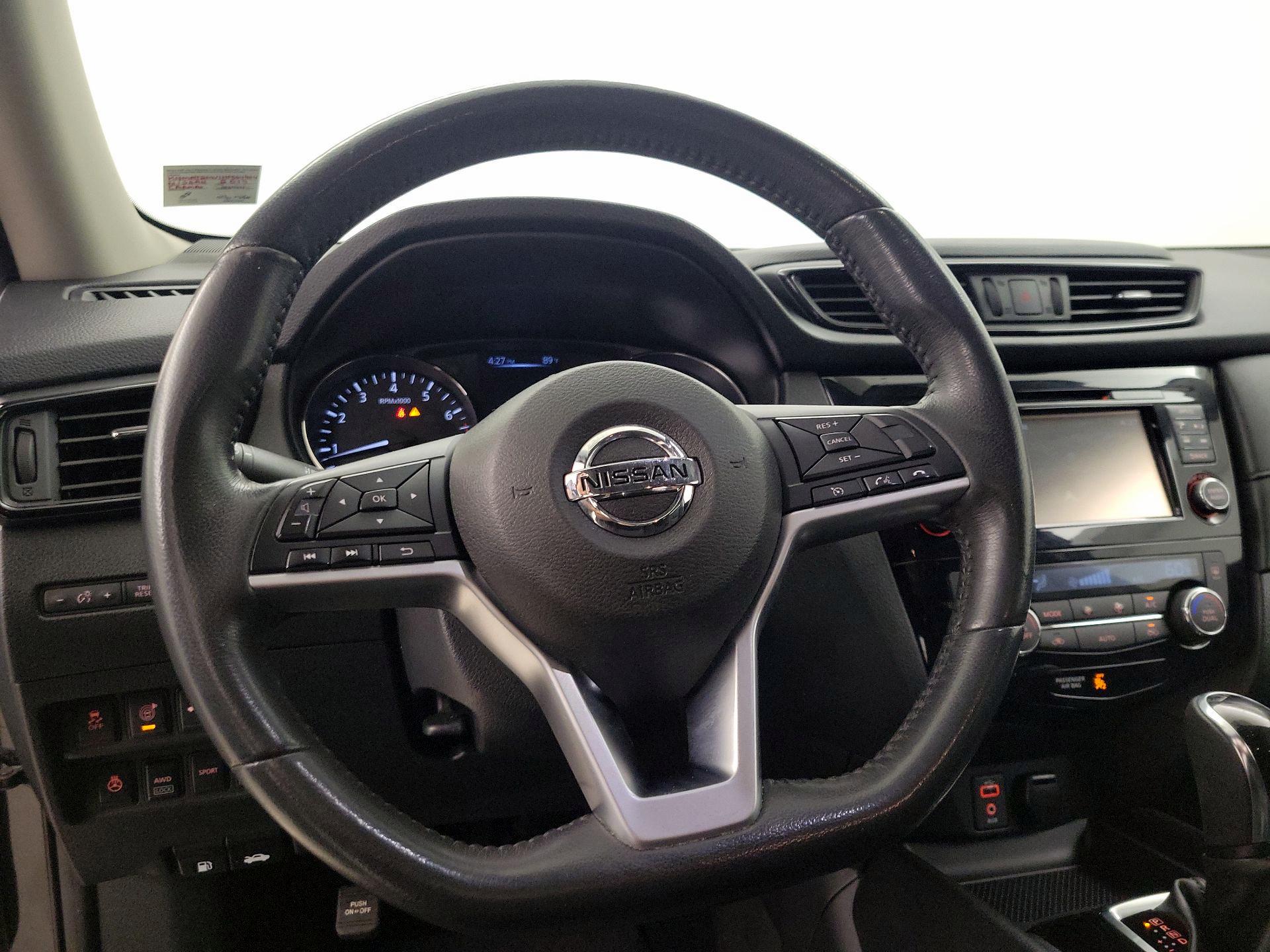 Thumbnail: 2017 Nissan Rogue - 10