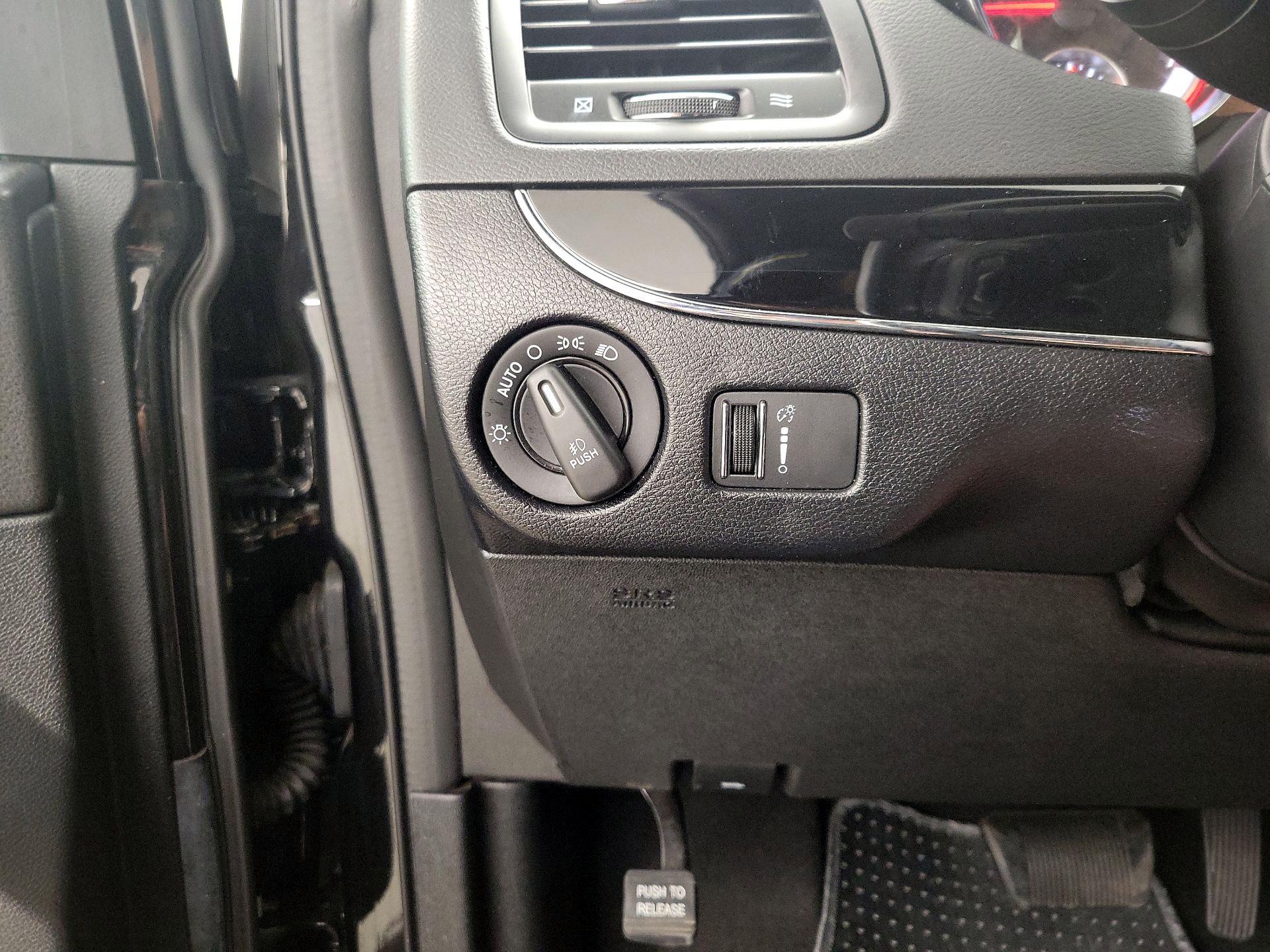 Thumbnail: 2018 Dodge Grand Caravan - 13