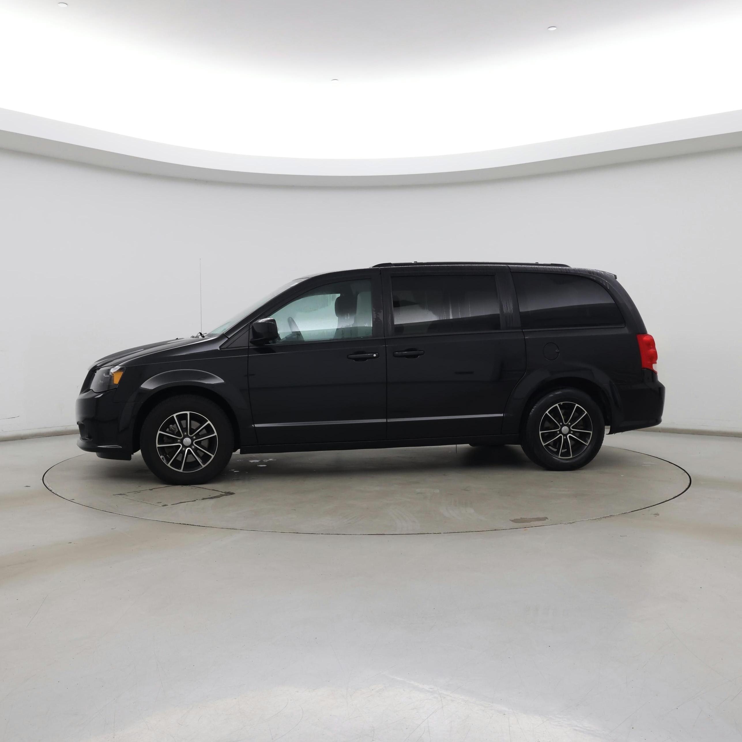 Thumbnail: 2018 Dodge Grand Caravan - 3