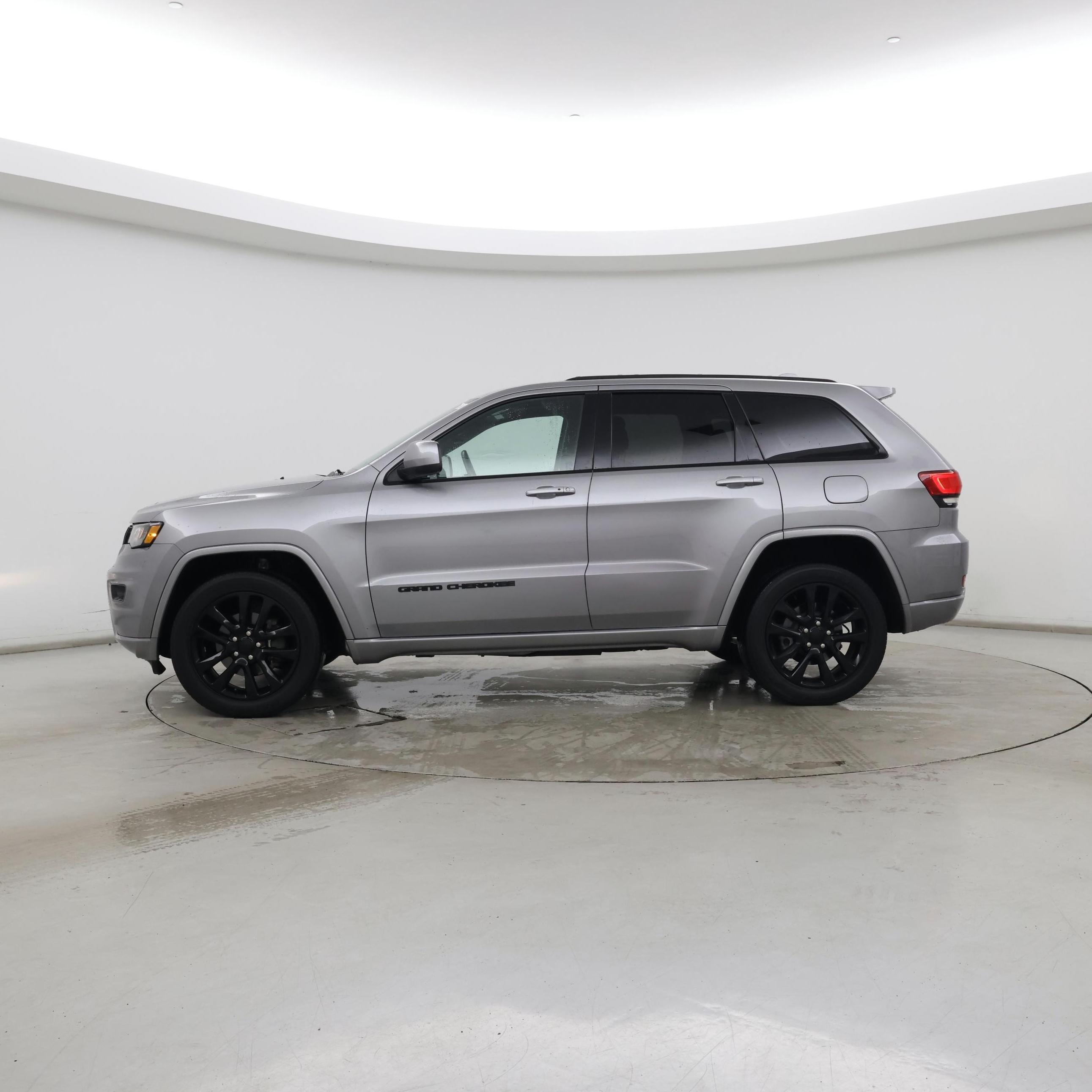 Thumbnail: 2020 Jeep Grand Cherokee - 3