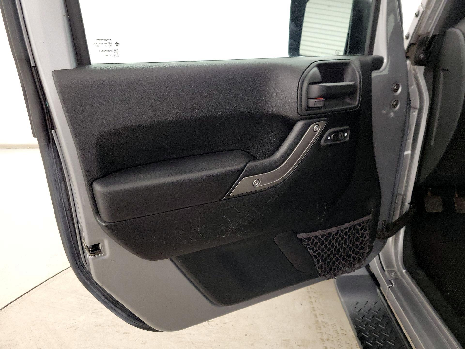 Thumbnail: 2017 Jeep Wrangler - 12