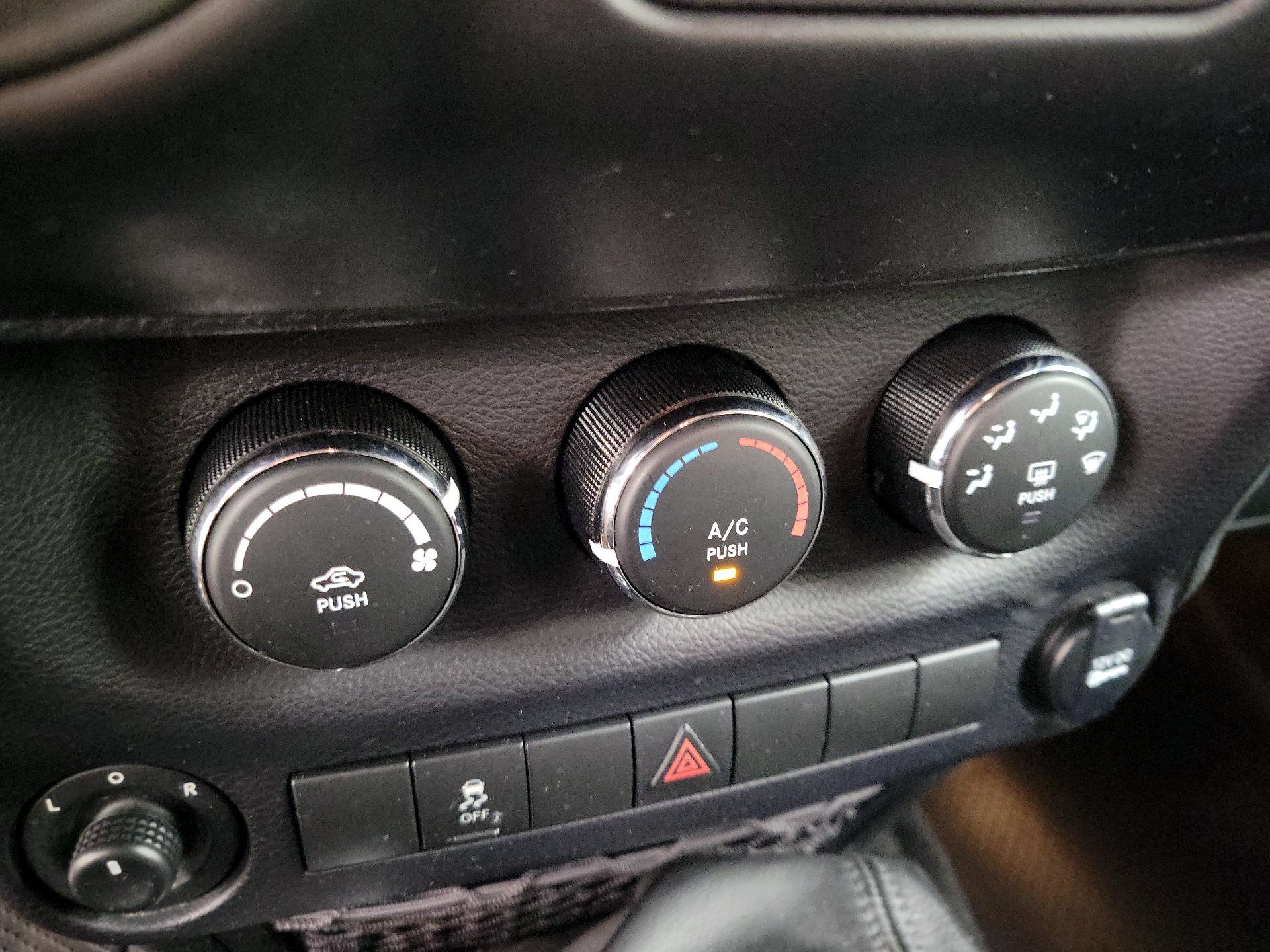 Thumbnail: 2017 Jeep Wrangler - 14