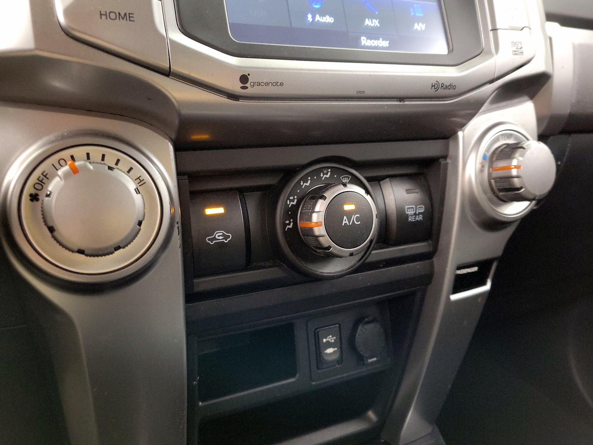 Thumbnail: 2014 Toyota 4Runner - 17