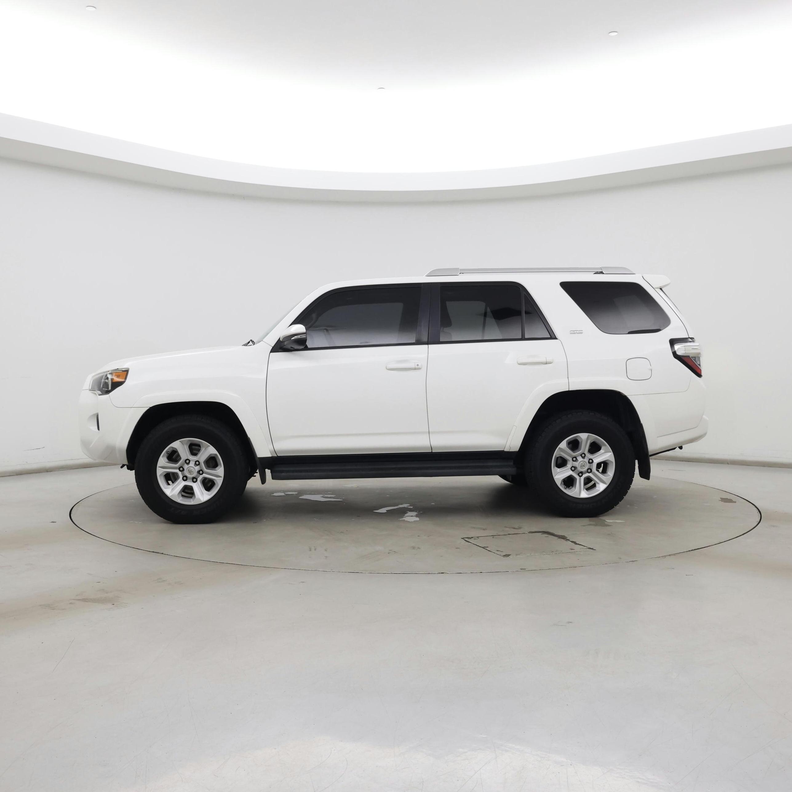 Thumbnail: 2014 Toyota 4Runner - 3