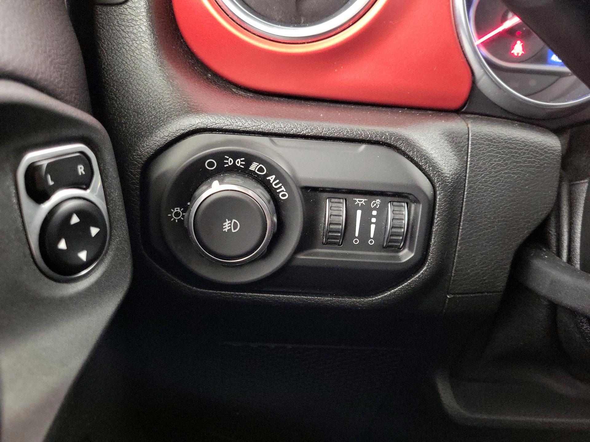 Thumbnail: 2018 Jeep Wrangler - 13