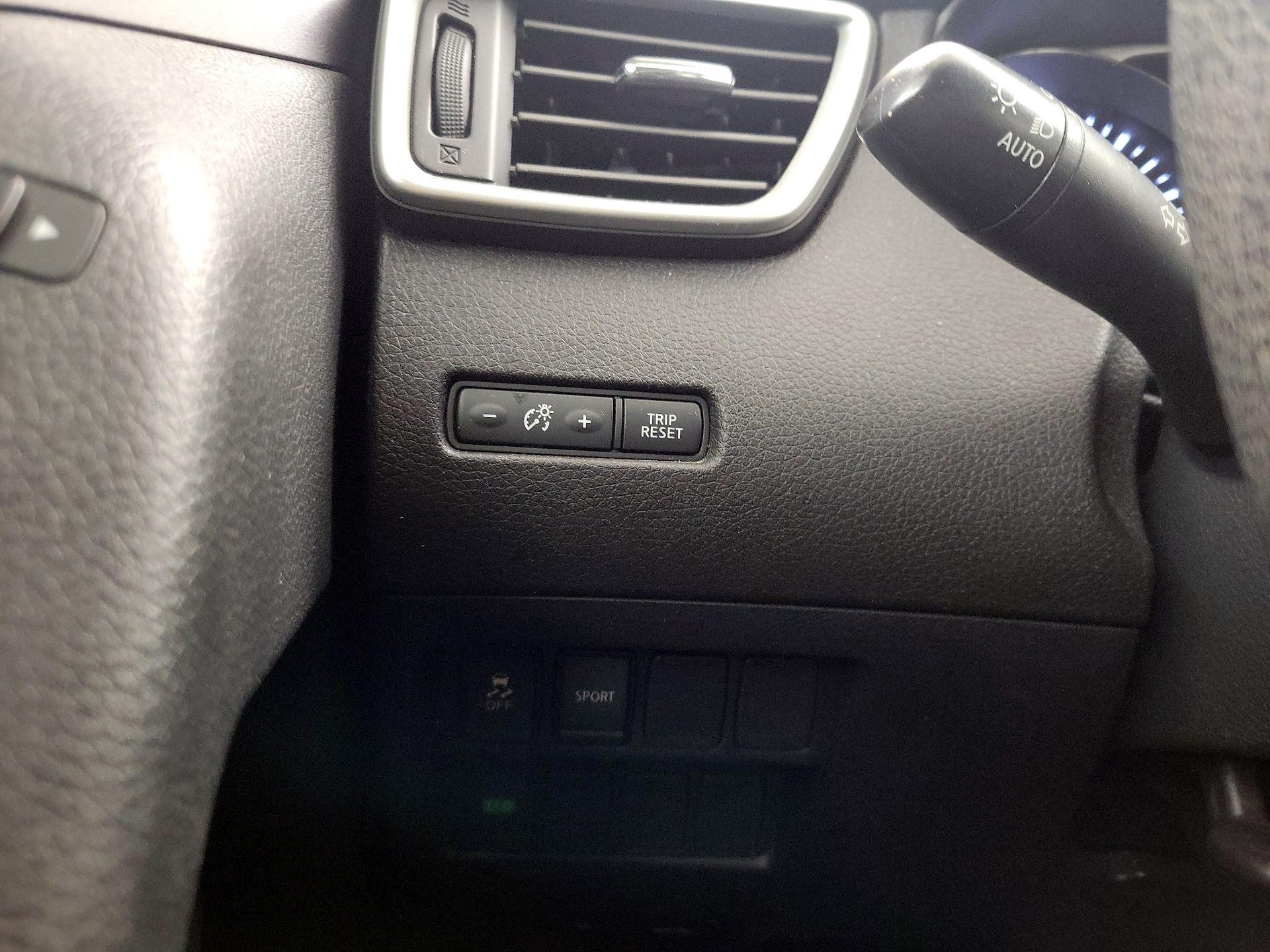 Thumbnail: 2016 Nissan Rogue - 13