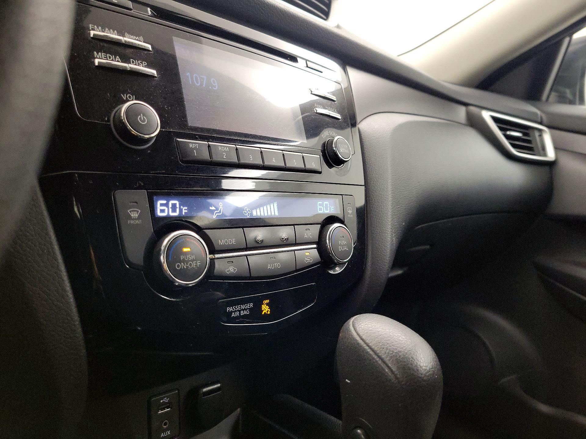 Thumbnail: 2016 Nissan Rogue - 16